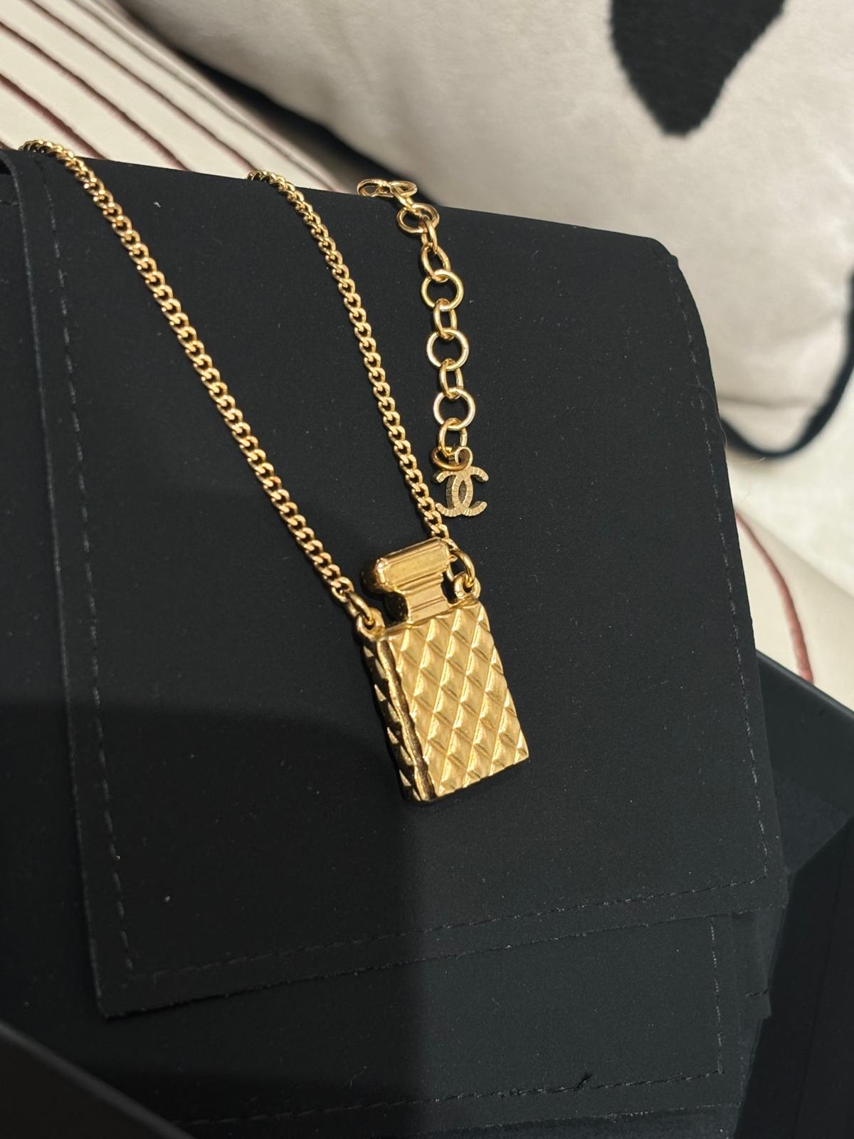 CHANEL CC RHINESTONES PERFUME BOTTLE NECKLACE A20A 金色金屬CC水鑽香水樽頸鏈 100%Authentic ,98%new✅box 