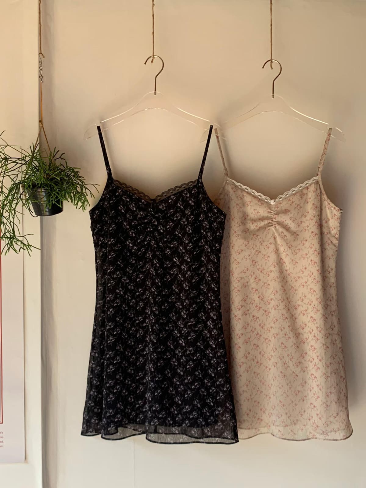 【氣質款式】喱士邊碎花吊帶連身裙