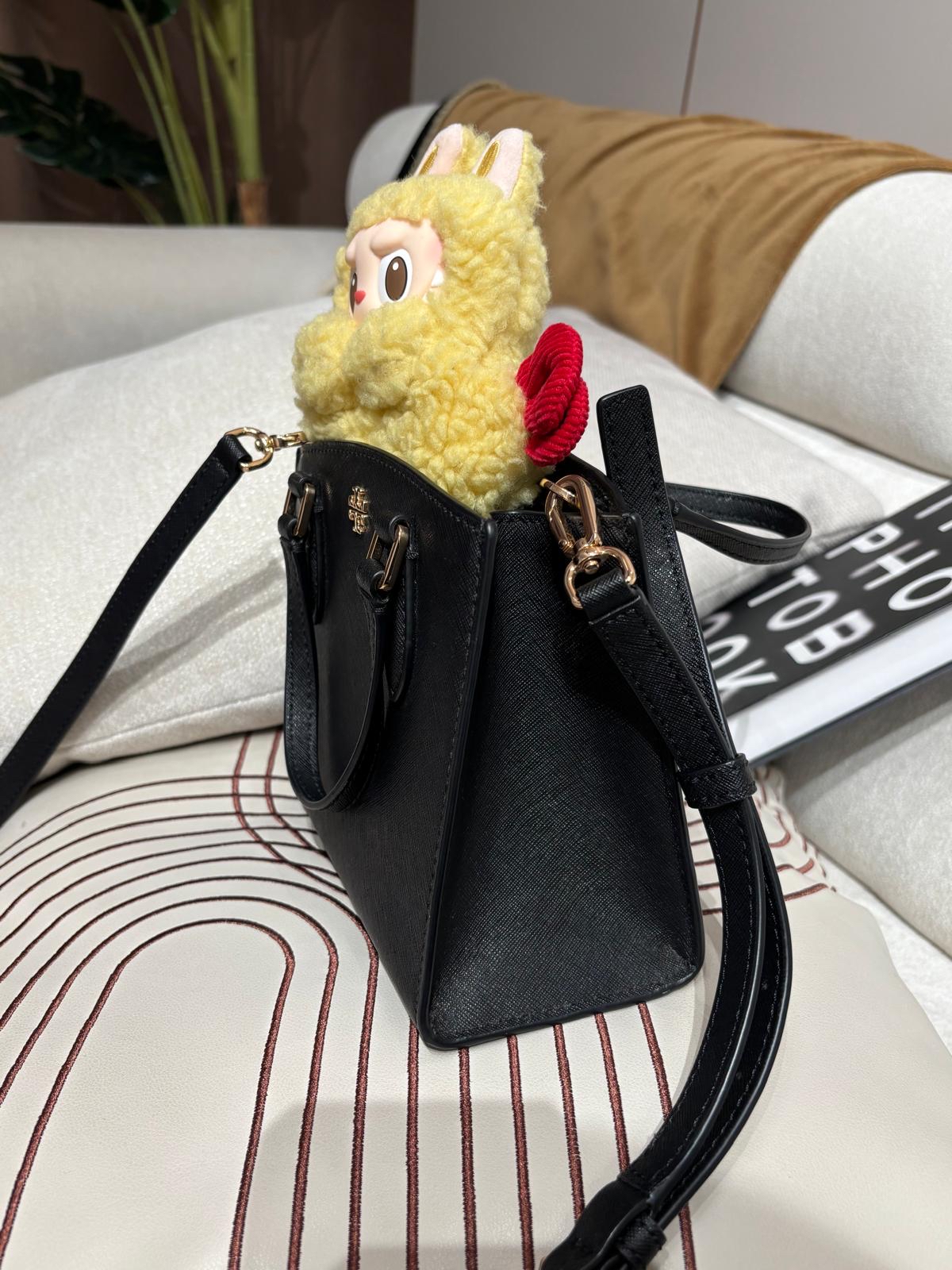 Tory Burch 2way bag 十字牛皮 100%Authentic ,98%new  ✅dust bag✅strap 
