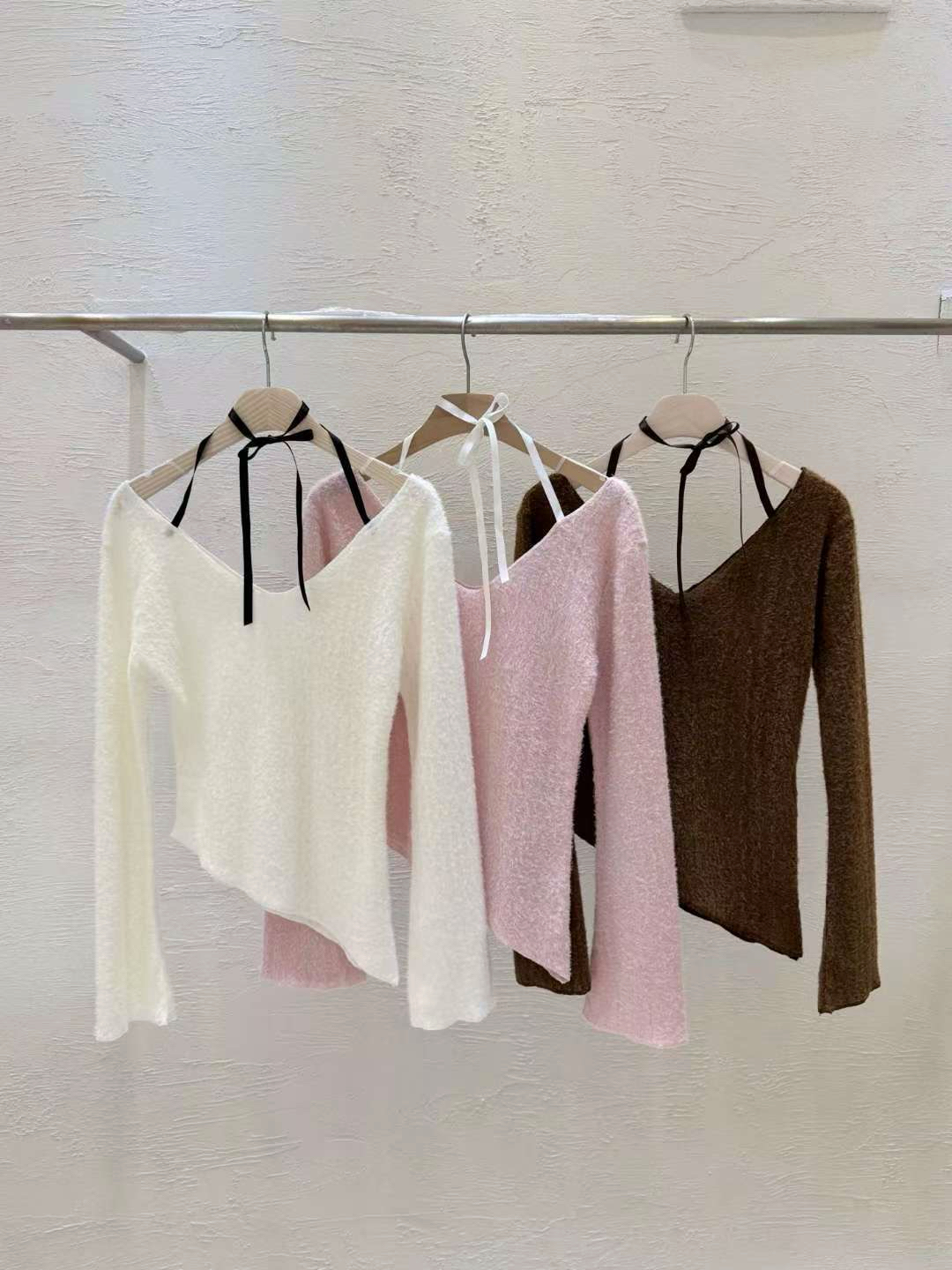 【 新品追加 ♪🎀 | 溫柔浪漫結合💕多變化！輕薄毛絨絲帶設計感喇叭袖上衣˚ʚɞ 】 Romantic Ruffle Top(三色入)