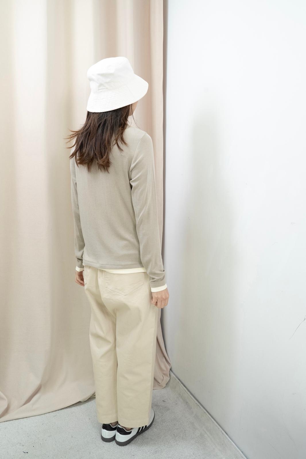 超彈拼色領邊上衣（深米色）