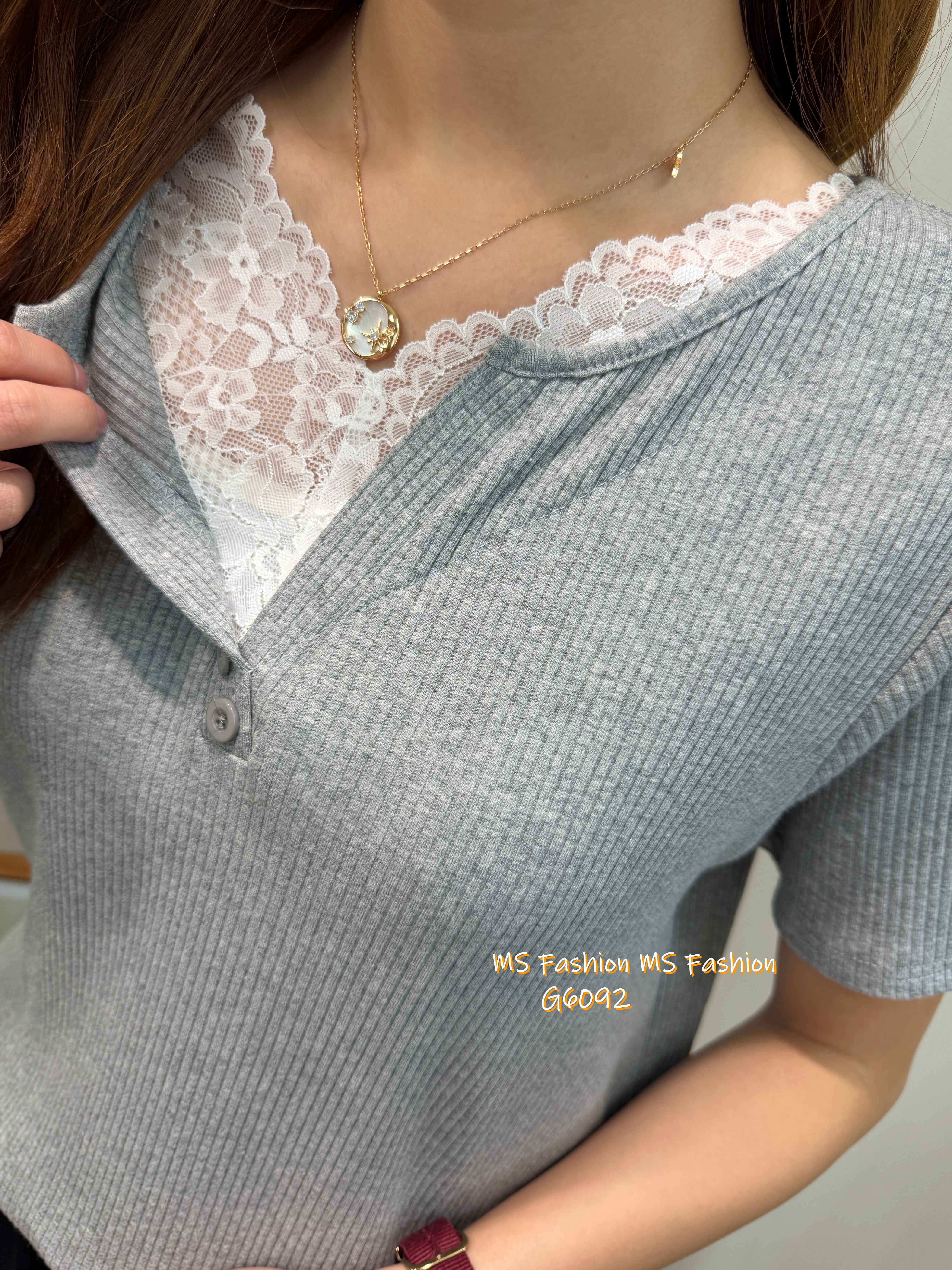 G6092 韓國🇰🇷直紋V領拼lace top