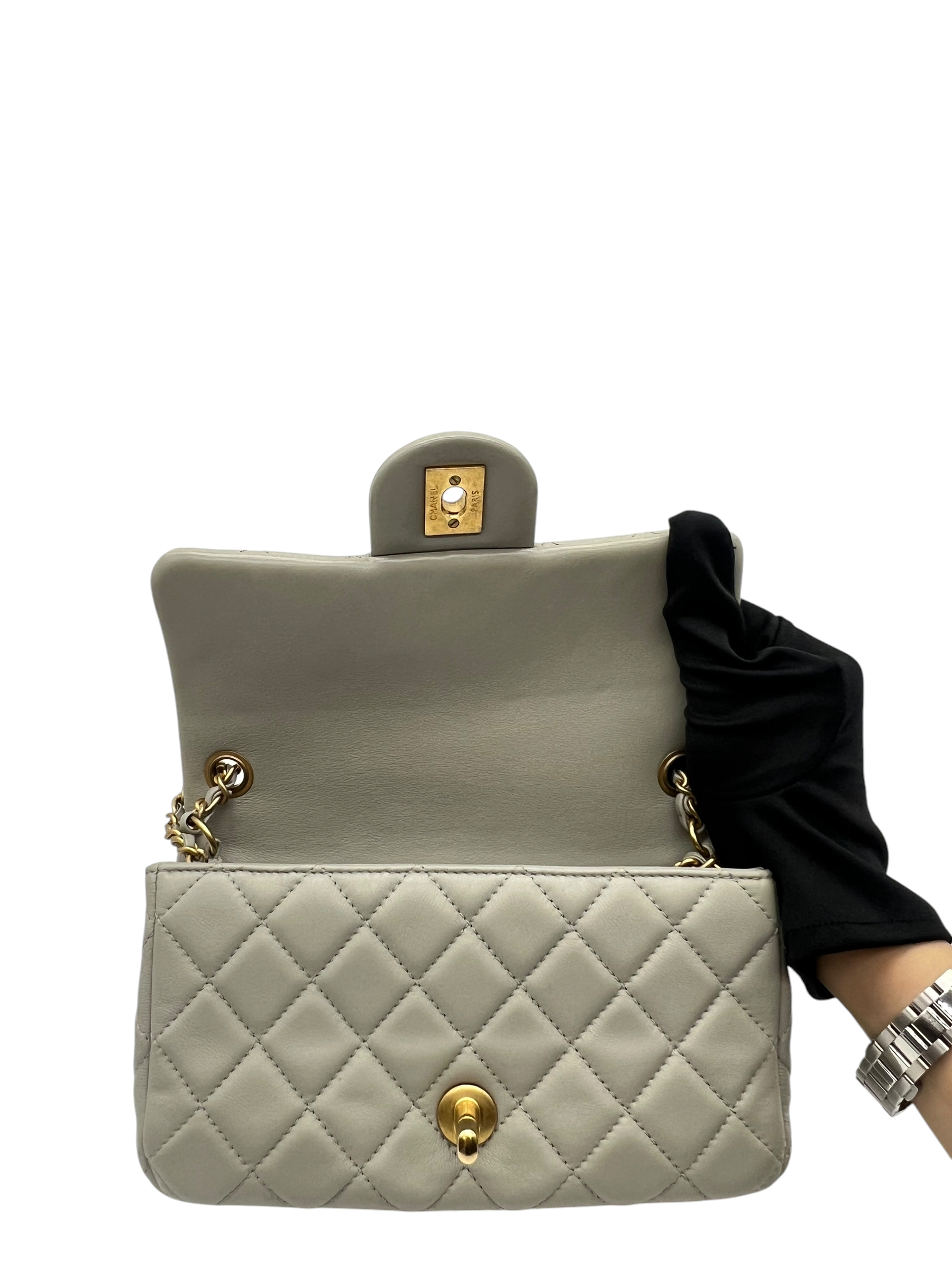 Pre-Owned CHANEL Mini Flap Bag / Product Code: 26052807
