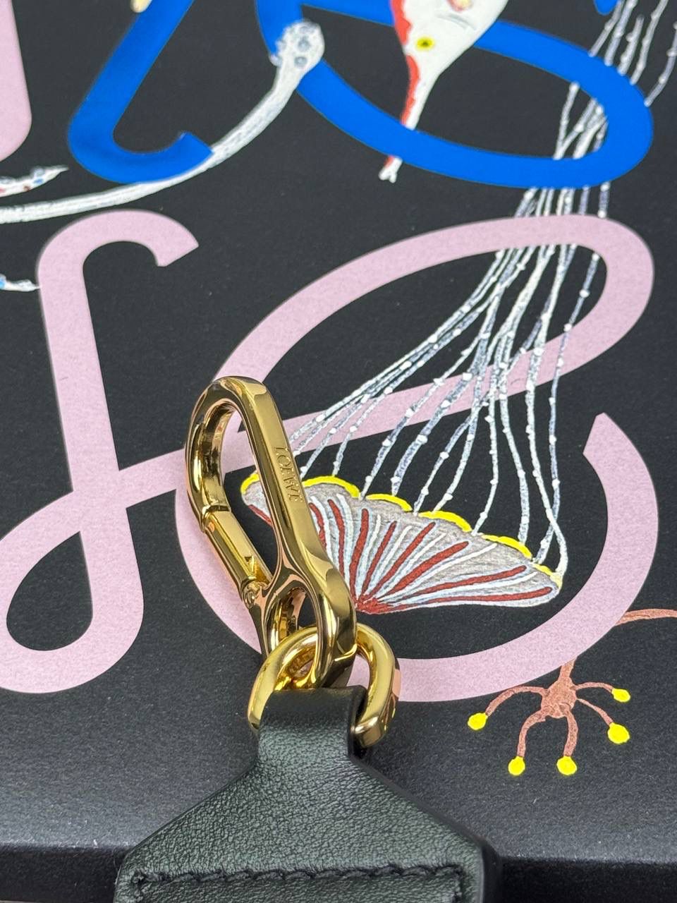 👉🏻升级版肩带【黑金】✅ 𝐀𝐧𝐚𝐠𝐫𝐚𝐦 刺绣肩带「黑金」 👈 全新升级上线♻️ （长度可调节） 编码：182323