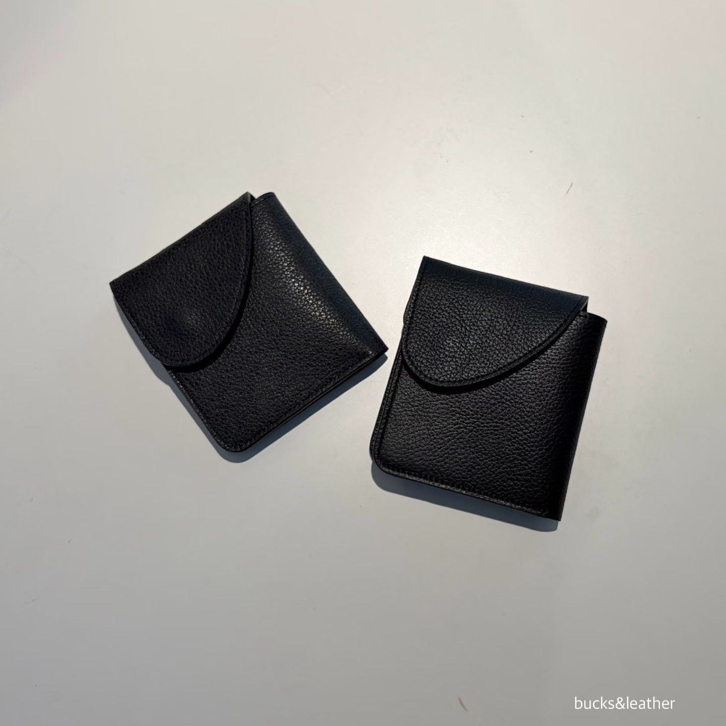 【26SS】 預訂_Square Wallet By Bucks & leather