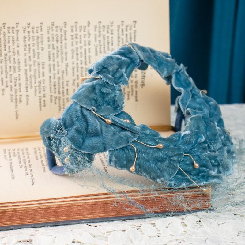 Rare - Vintage C.a. 1950s Blue Velvet Floral Halo / Half Hat Fascinator