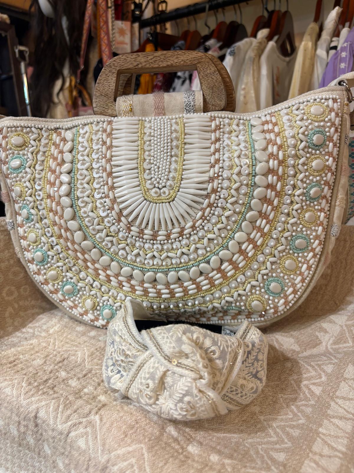 印度製造 - 半月型粉色全珠仔刺繡木手挽袋