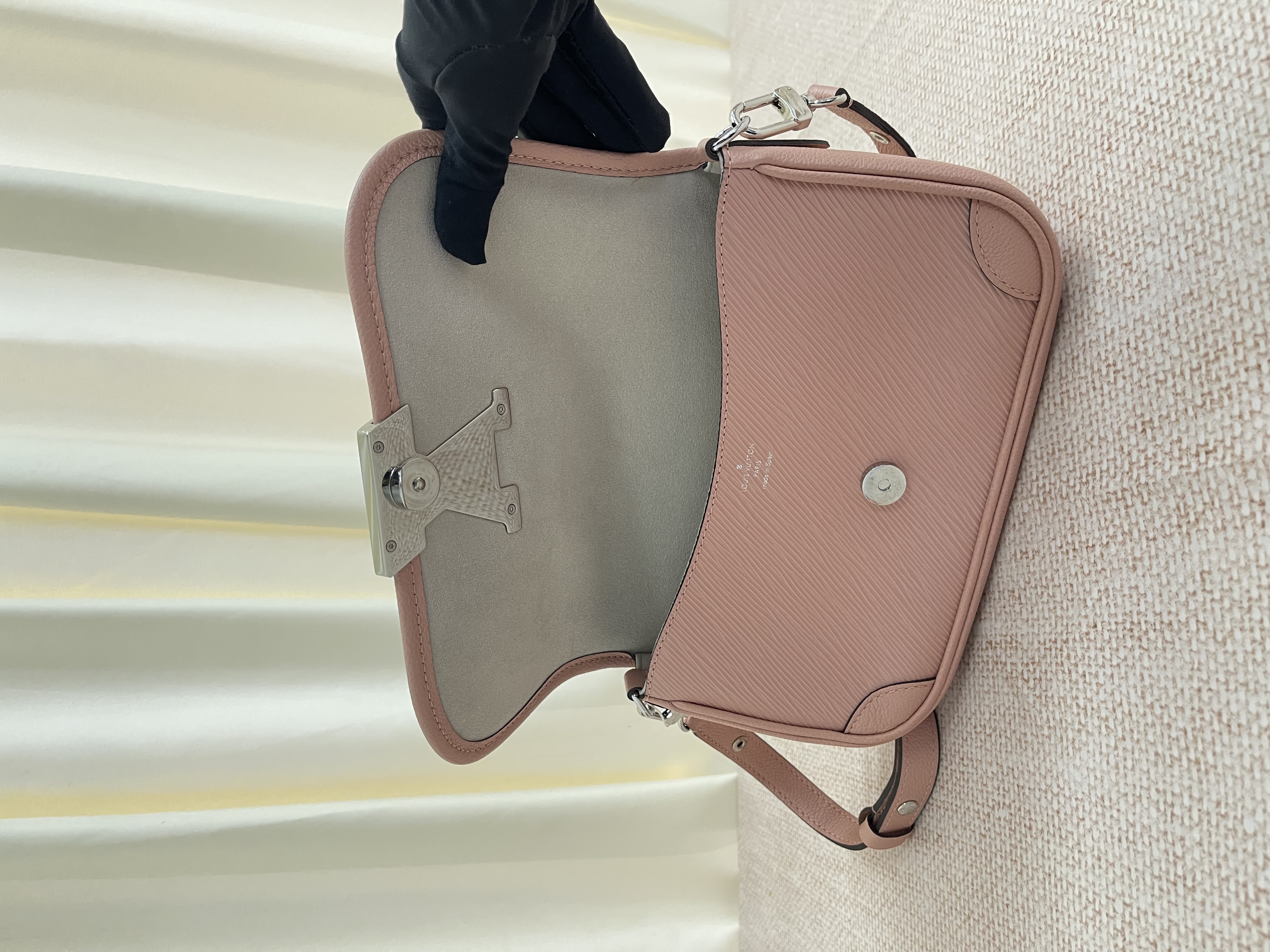 Pre-owned Louis Vuitton Buci / Product Code: 26043003