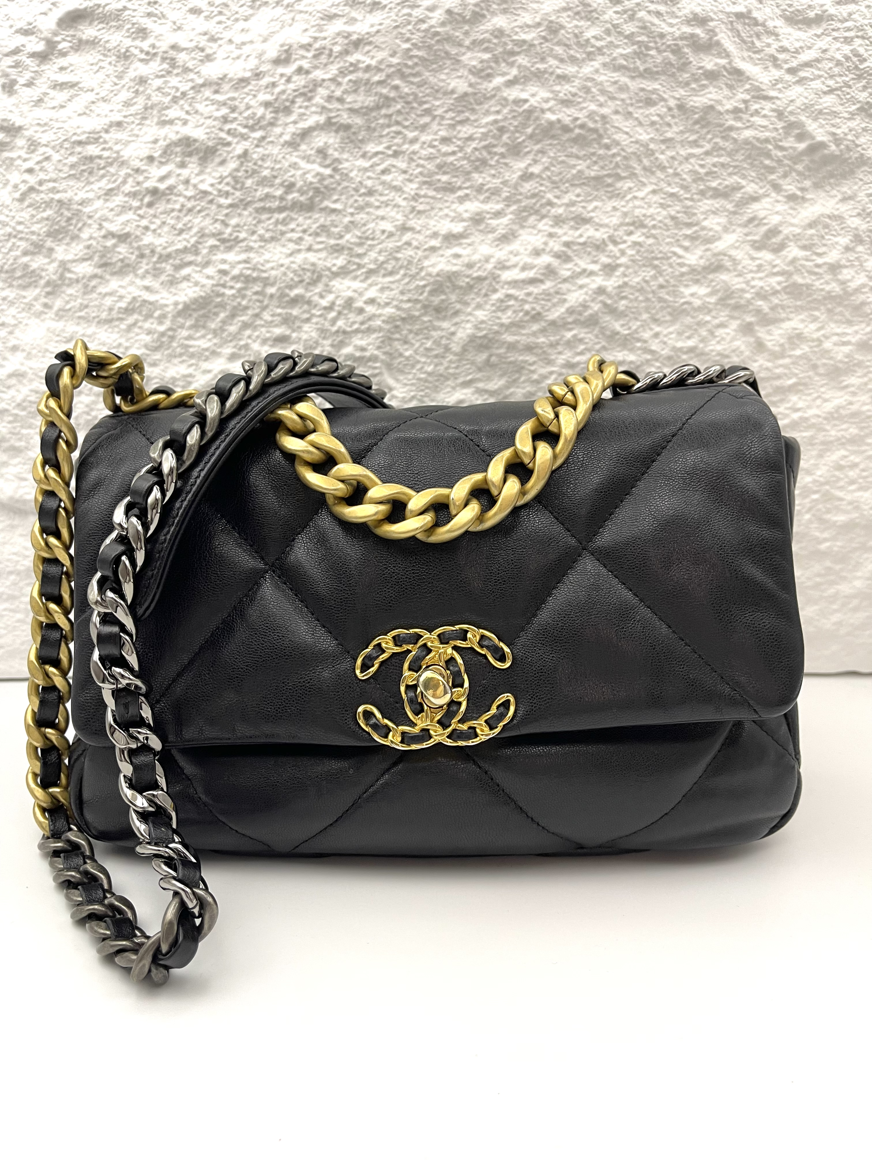 Pre-Owned CHANEL 19Bag