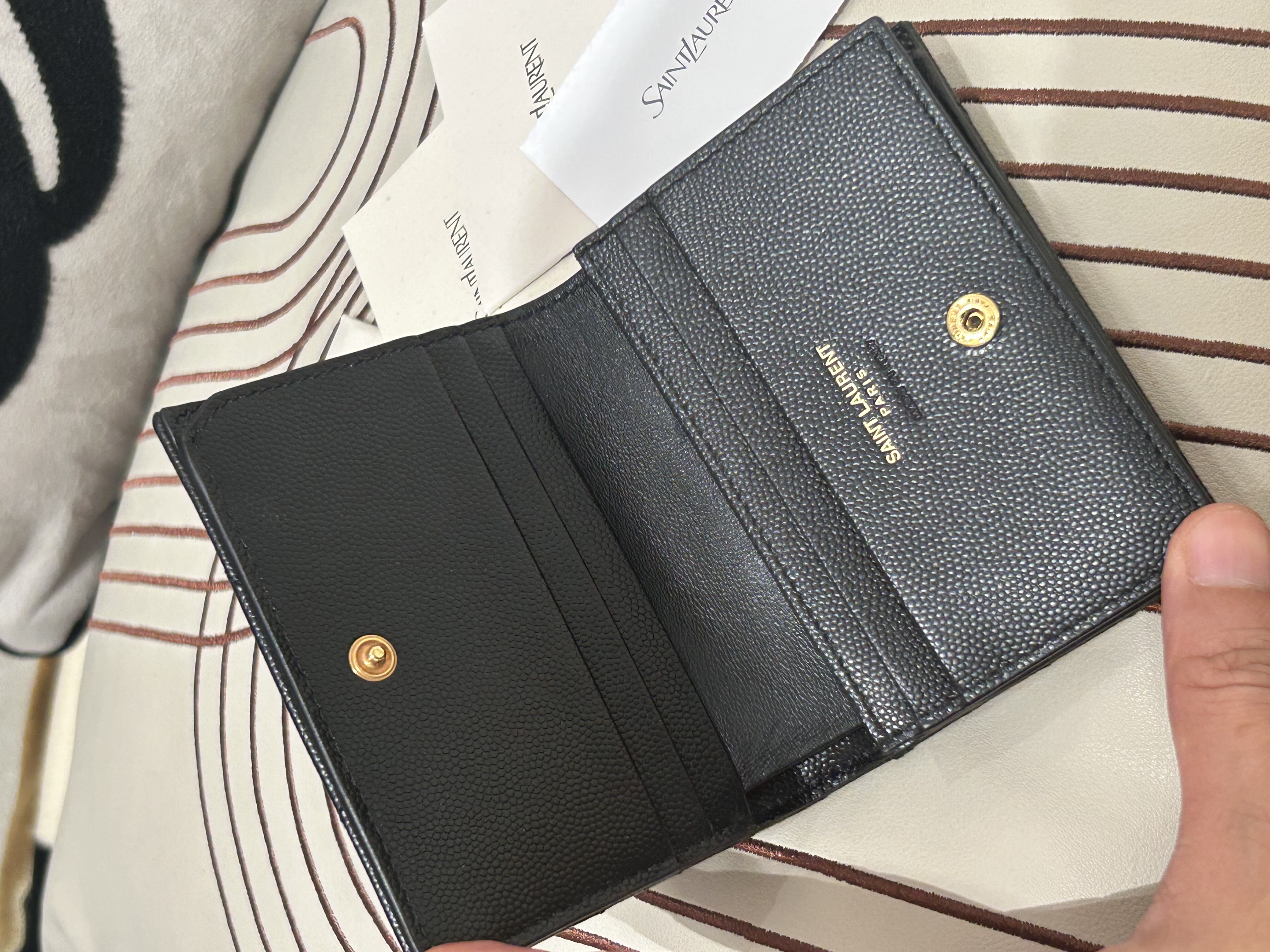 YSL wallet 黑色粒面牛皮金扣銀包100%Authentic, 98%new ✅Tap booklet ✅Dust bag