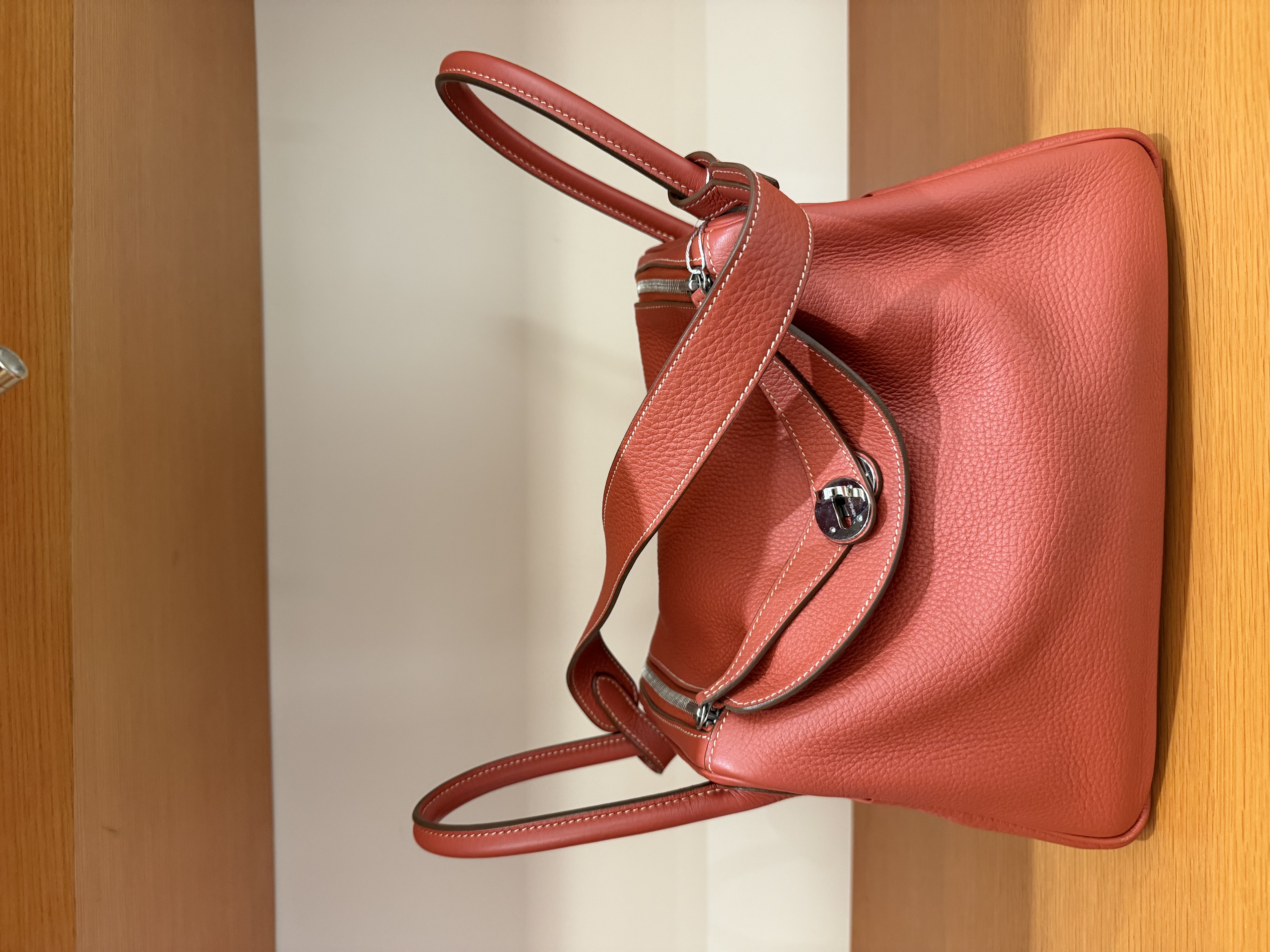 直播貨品 |  [1個-$100 2個-$300］框Q HH38