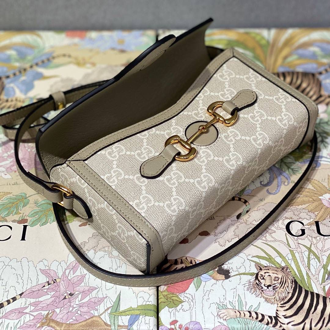 ▪大货实拍 𝐆𝐮𝐜𝐜𝐢 𝐁𝐞𝐢𝐠𝐞 𝐖𝐡𝐢𝐭𝐞燕麦色 型号：699296 尺寸：18*12*5cm