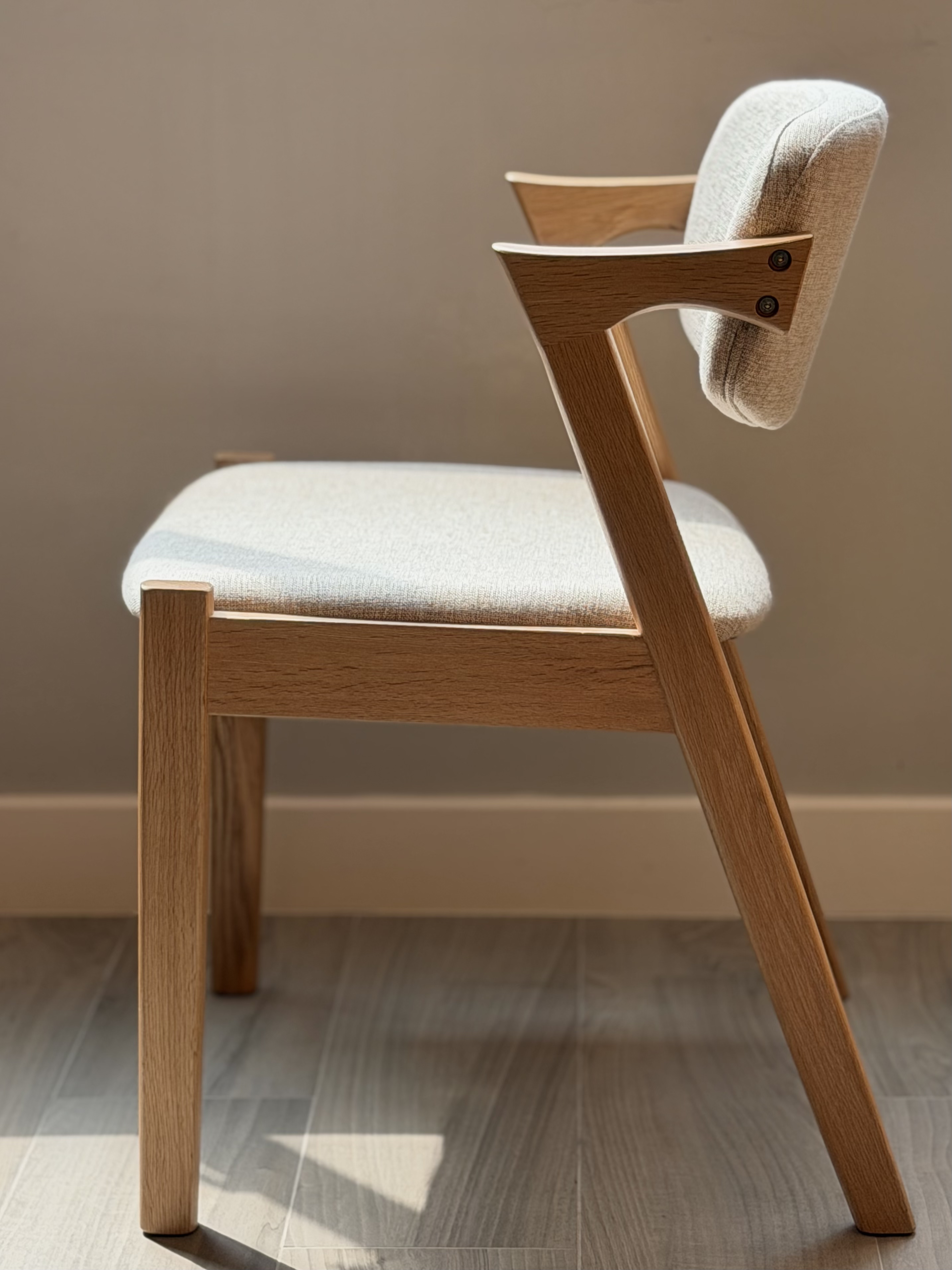 Z Arm Chair