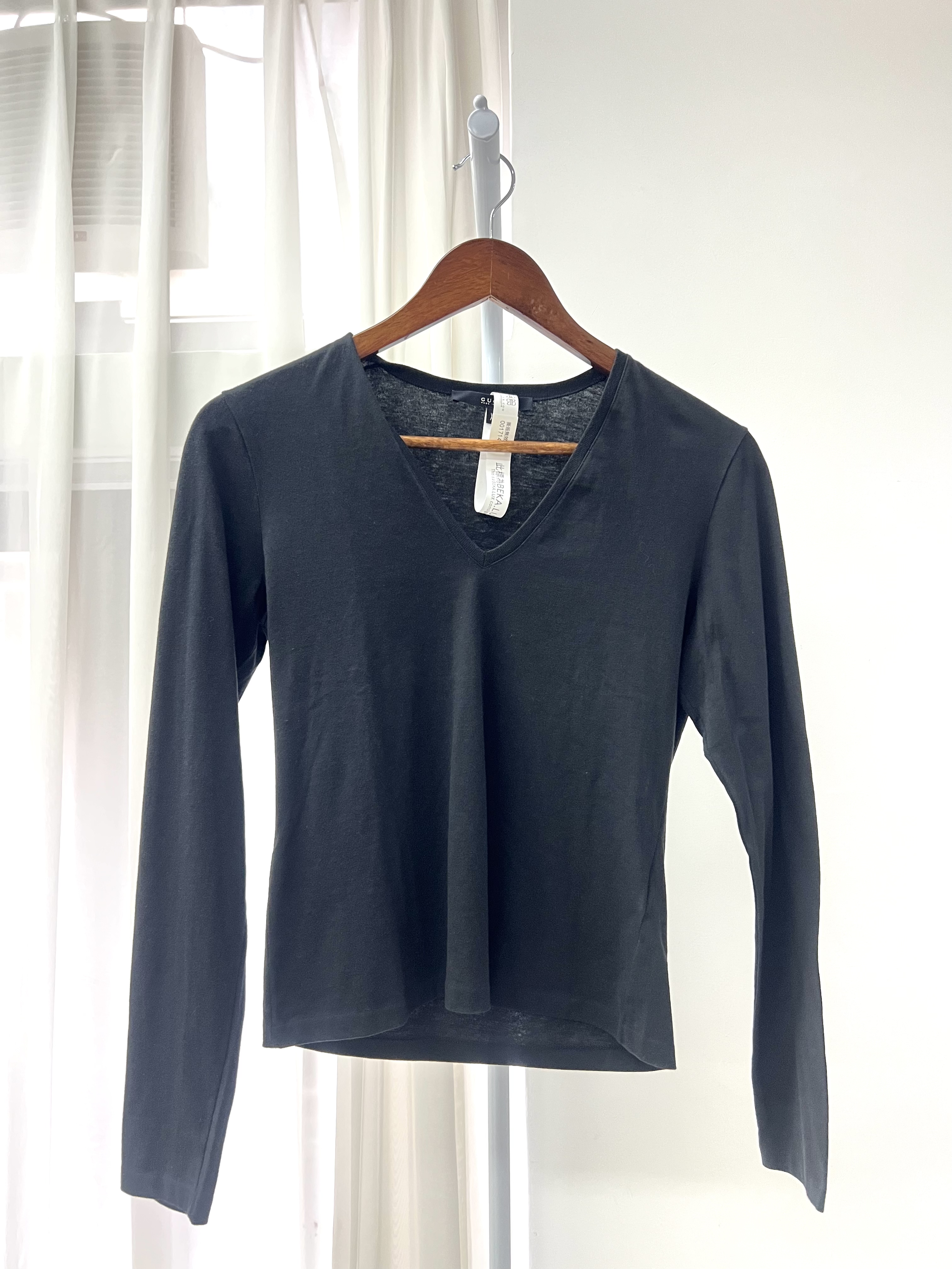 Pre-Owned GUCCI Knitted V-neck T-shirt / Product Code: 26051908