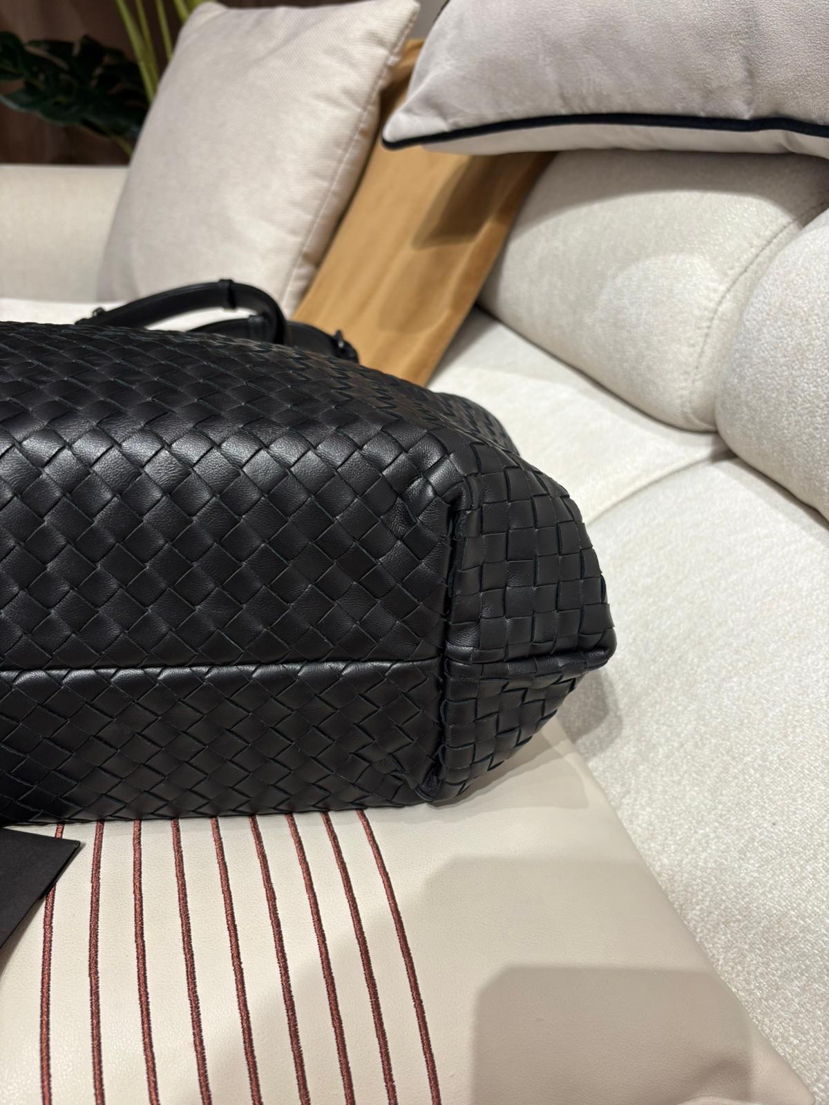 Bottega Veneta shoulder bag BV Black Lambskin Tote Bag 100%Authentic,98%new✅dust bag  
