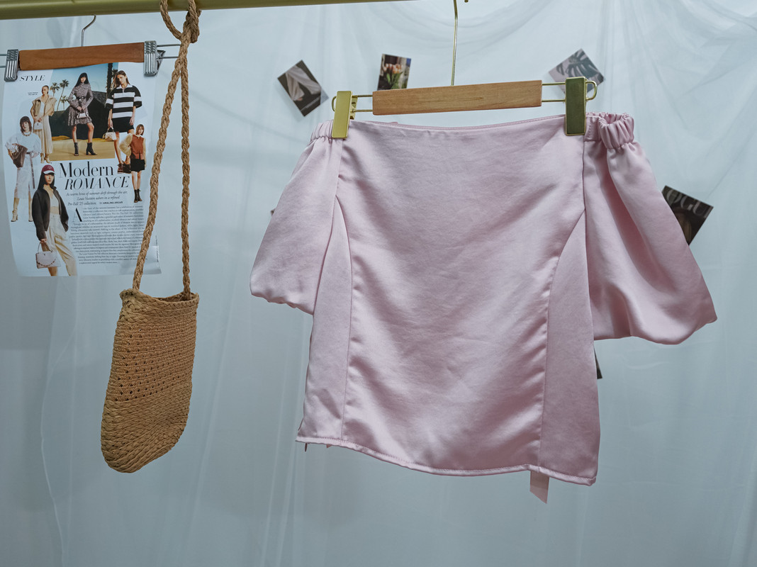 Satin Puff Sleeve Top with Ribbon Bow Detail ‖ 蝴蝶结飘带缎面短袖上衣 KR0111516