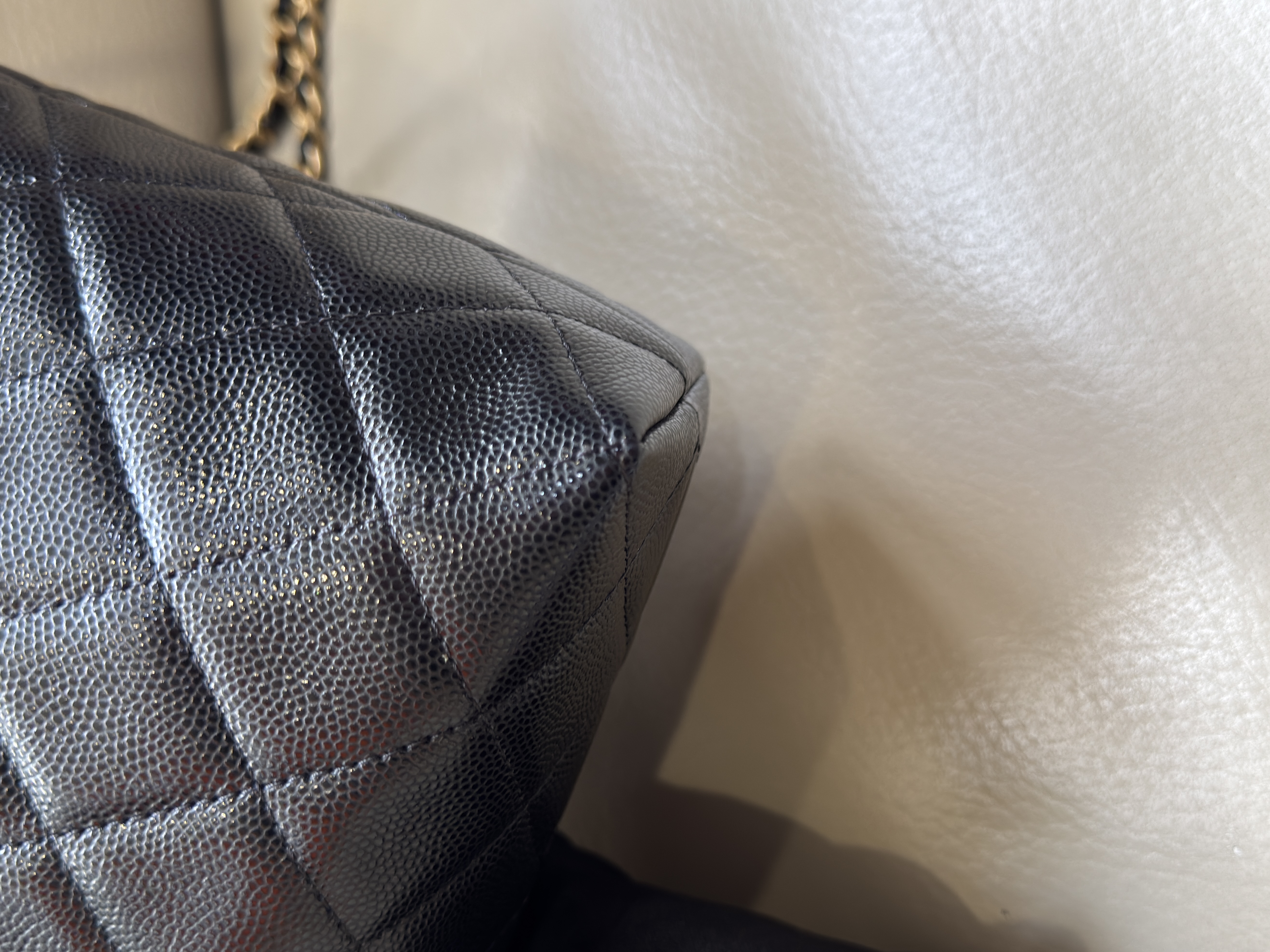 Pre-Owned CHANEL Hobo Handbag / Product Code: 26042529