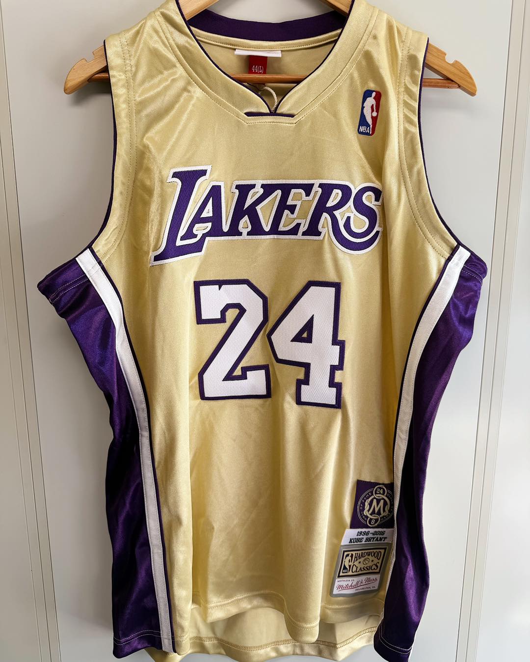 M&N Kobe Bryant HOF Au Jersey 