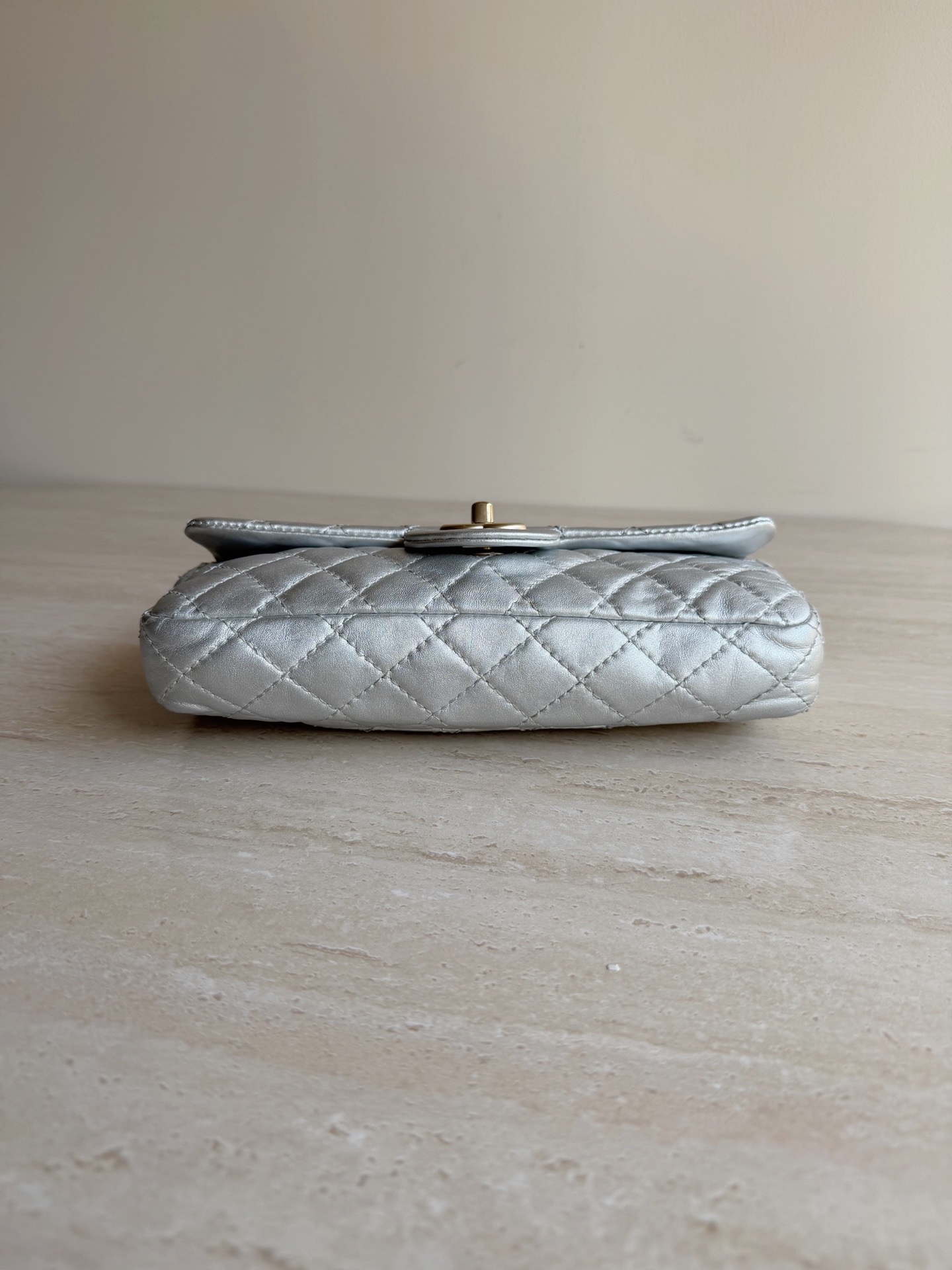 【預訂貨品】Chanel太空銀法棍包