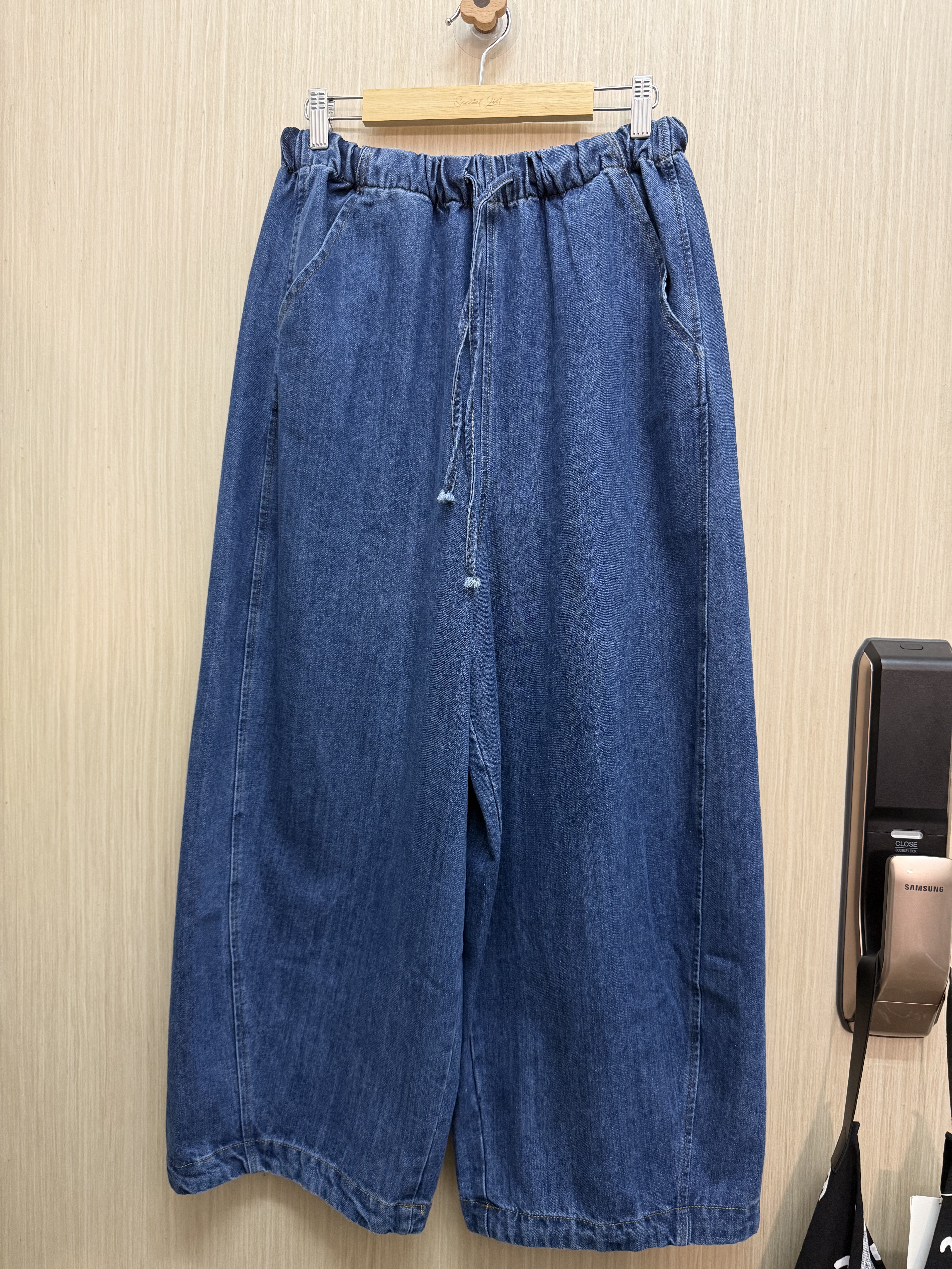 洗水彎刀牛仔褲