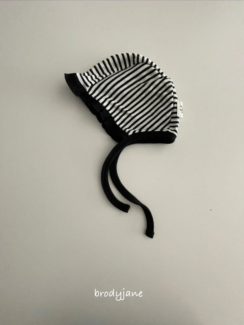 🇰🇷Brodyjane bonnet/bib/socks