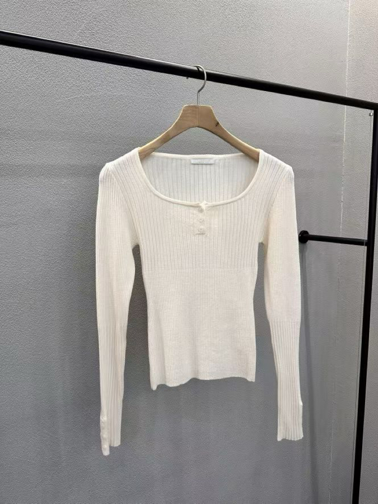Elegant U neck knit top