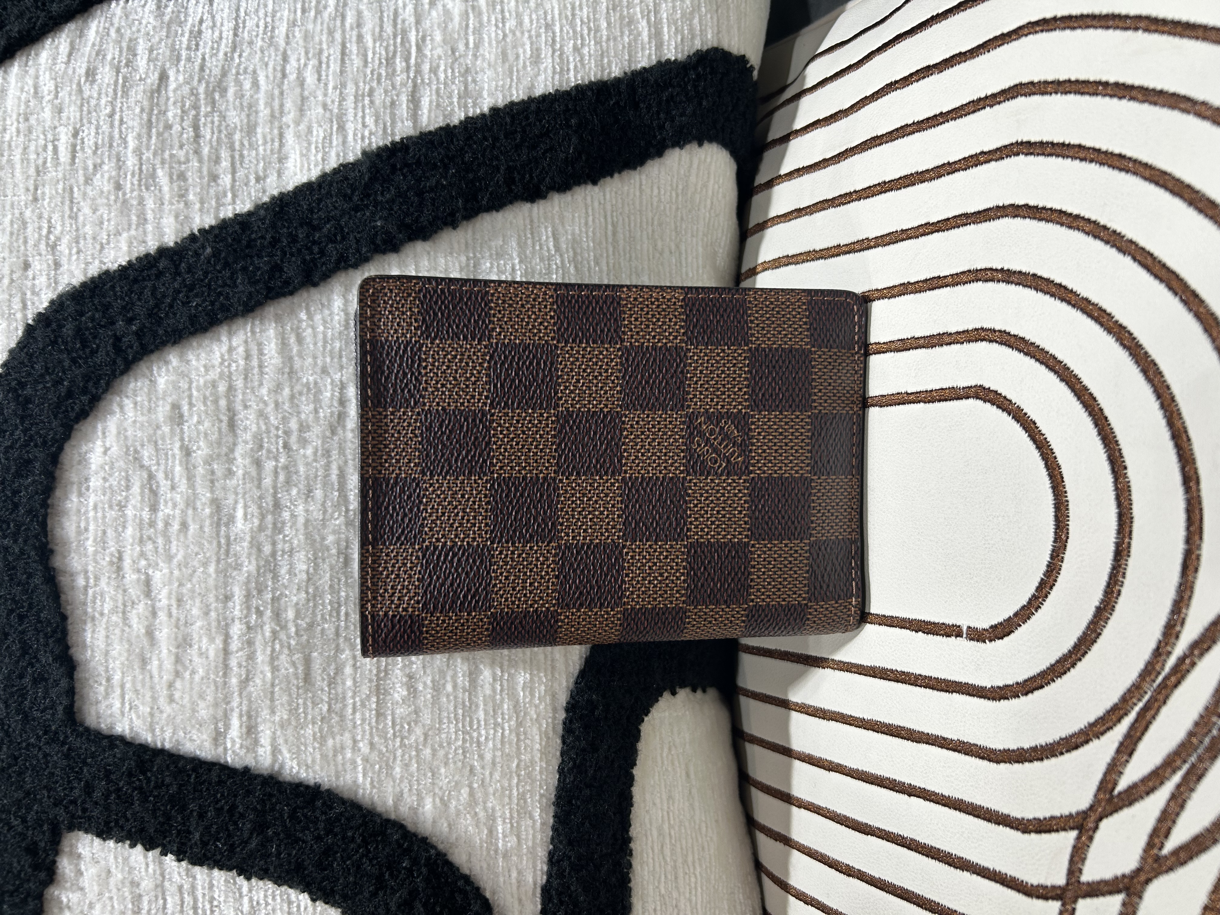 LV Portefeuille James Damier Short Wallet N63023 100%Authentic, 98%New 