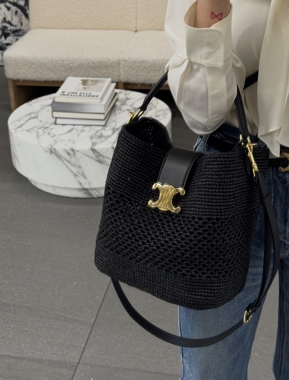 訂貨📮 Celine 新款 Medium Louise 編織水桶袋 Size 23.5x24x16cm