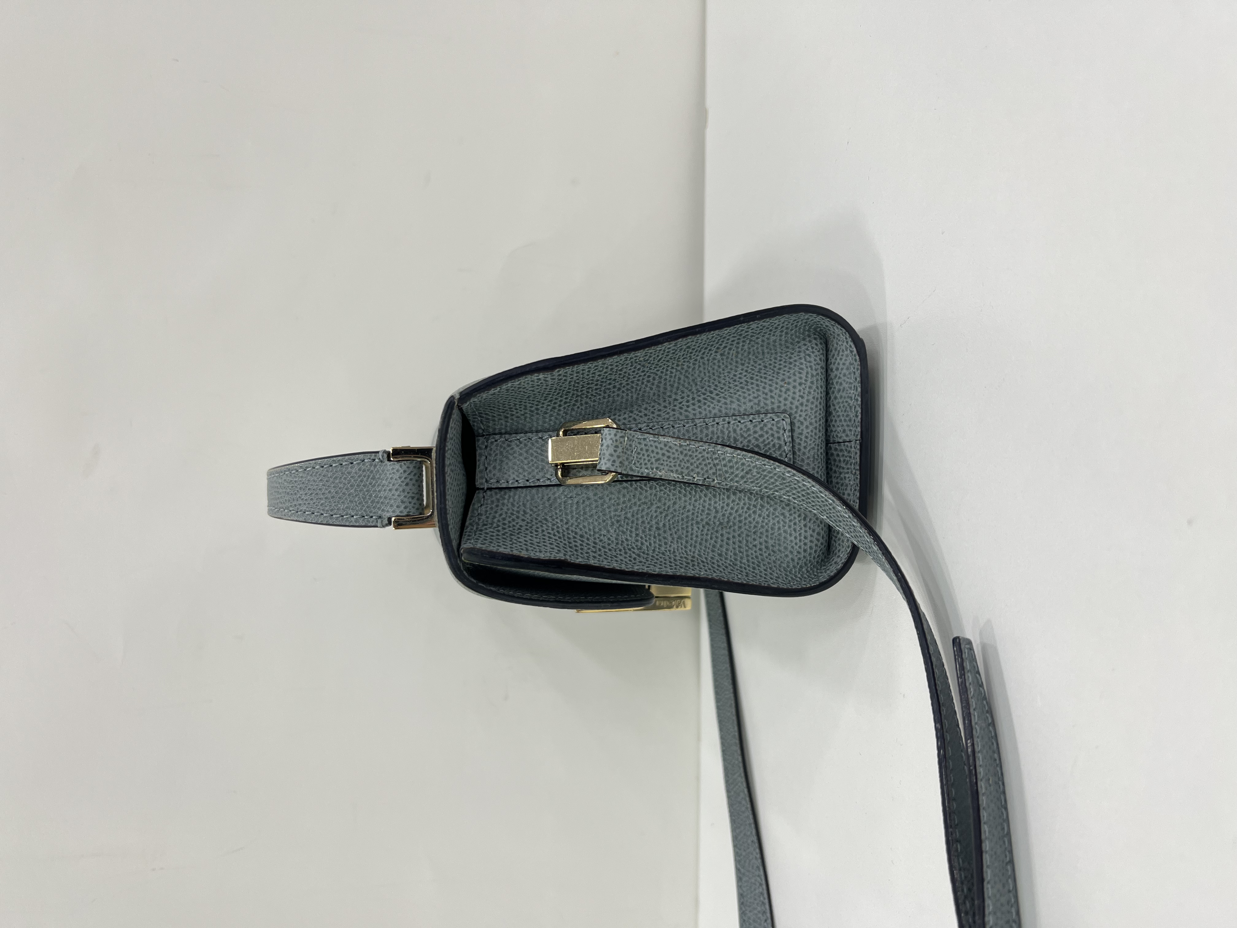 直播貨品 |  [1個-$100 2個-$300］E28