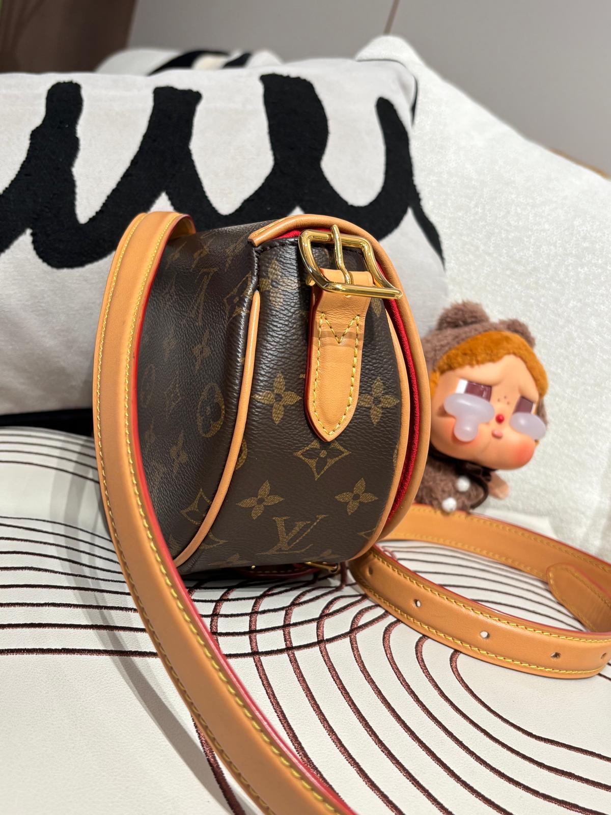 Lv tambourine crossbody bag 100%Authentic ,95%new✅dust bag