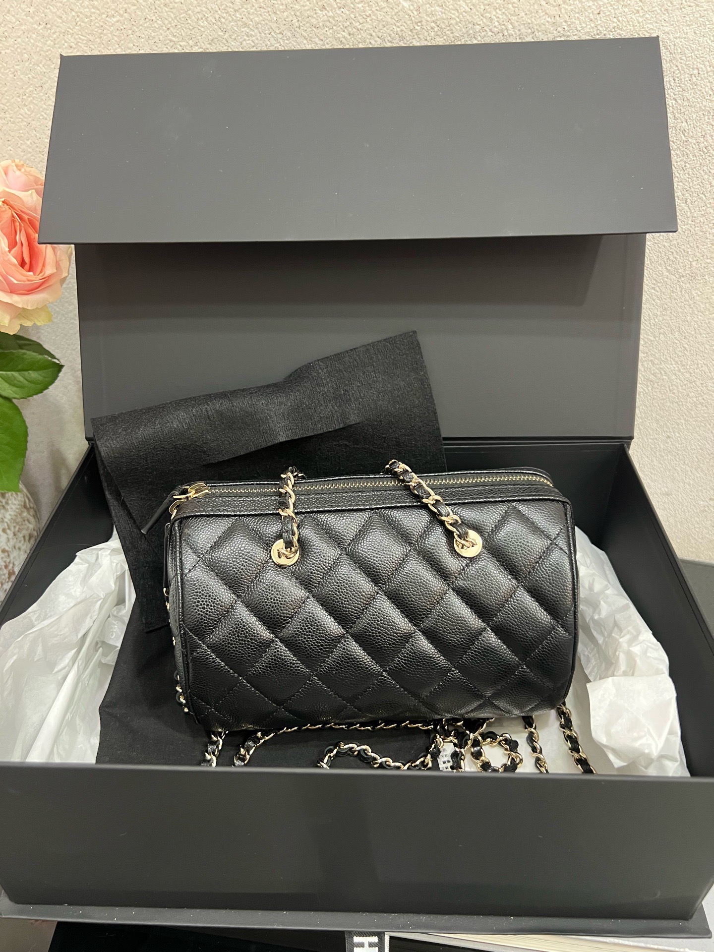 Unused item chanel 25S black 