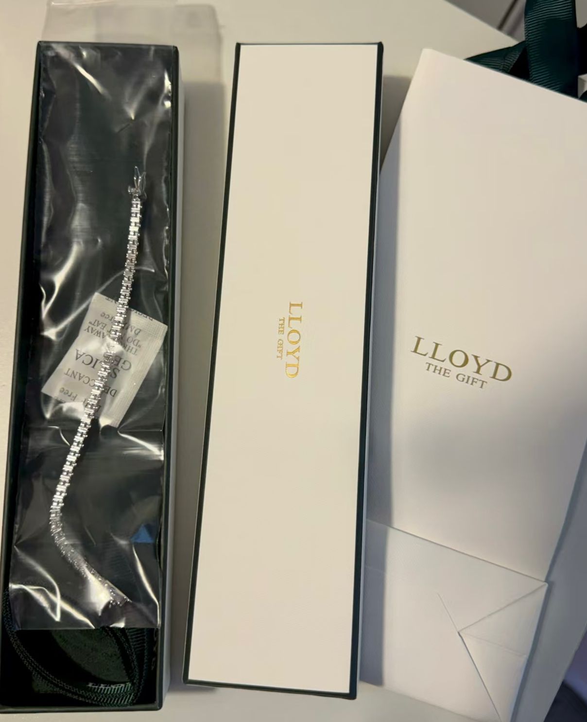 韓國🇰🇷本土品牌LLOYD 網球手鍊 疊戴很好看！銀包銅材質超級閃 3mm🉐$288 原色 3mm 🉐$299pink 手圍16/17/18cm 💓rose 在時裝周戴著同款網球手鍊驚艷亮相！black pink 同款