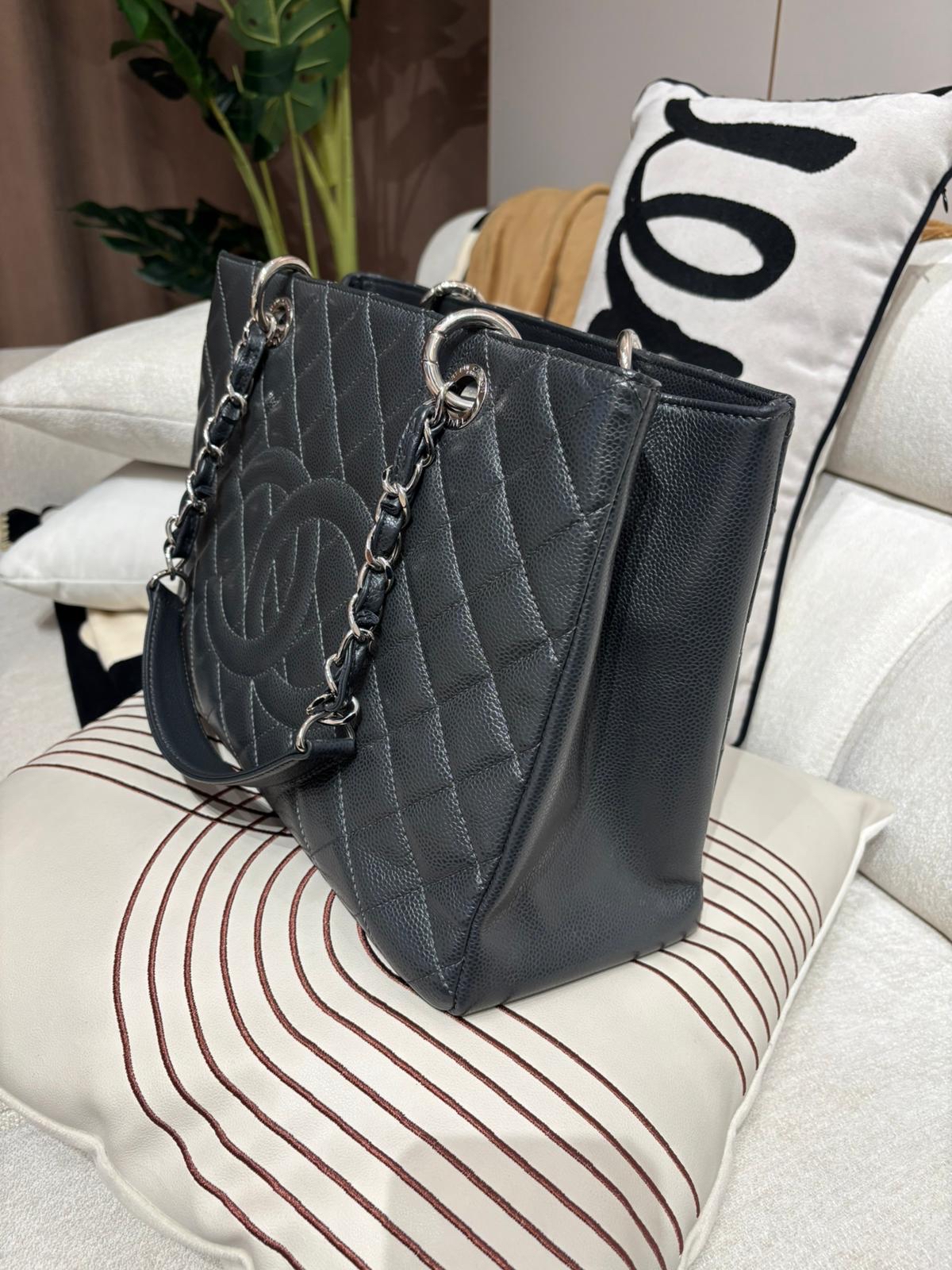 Chanel Gst grand shopping tote bag 100%Authentic, 95%New  ✅18card✅Dust bag