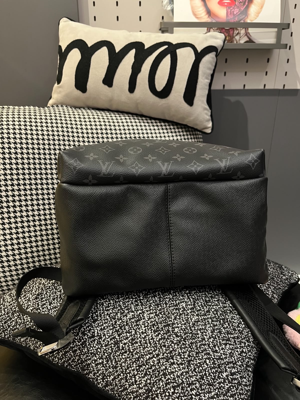 Lv Taigarama Discovery Backpack M31033 100%Authentic, 98%New ✅Dust bag