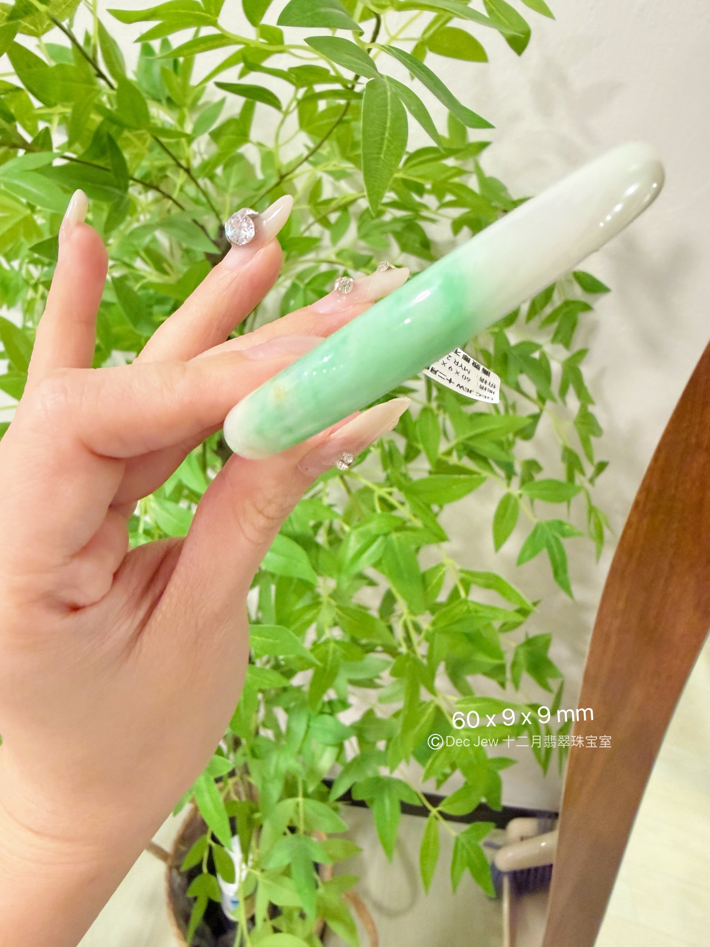 ✨ 马来西亚现货 · 手镯现货发售 ✨🟢60圆条芙蓉绿翡翠手镯💎 手镯尺寸 • 圈口：60 mm • 宽度： 9 mm • 厚度： 9 mm 📄 附证书 每只手镯均附专业鉴定证书，安心选购 ✔️ 🕊 鉴赏期 支持鉴赏期，购买更放心 🌍 全球配送 马来西亚现货，支持全球邮寄 ✈️ 📩 欢迎私讯咨询 / DM 查看细节与实#马来西亚翡翠 #怡保 #吉隆坡 #新山 #新加坡