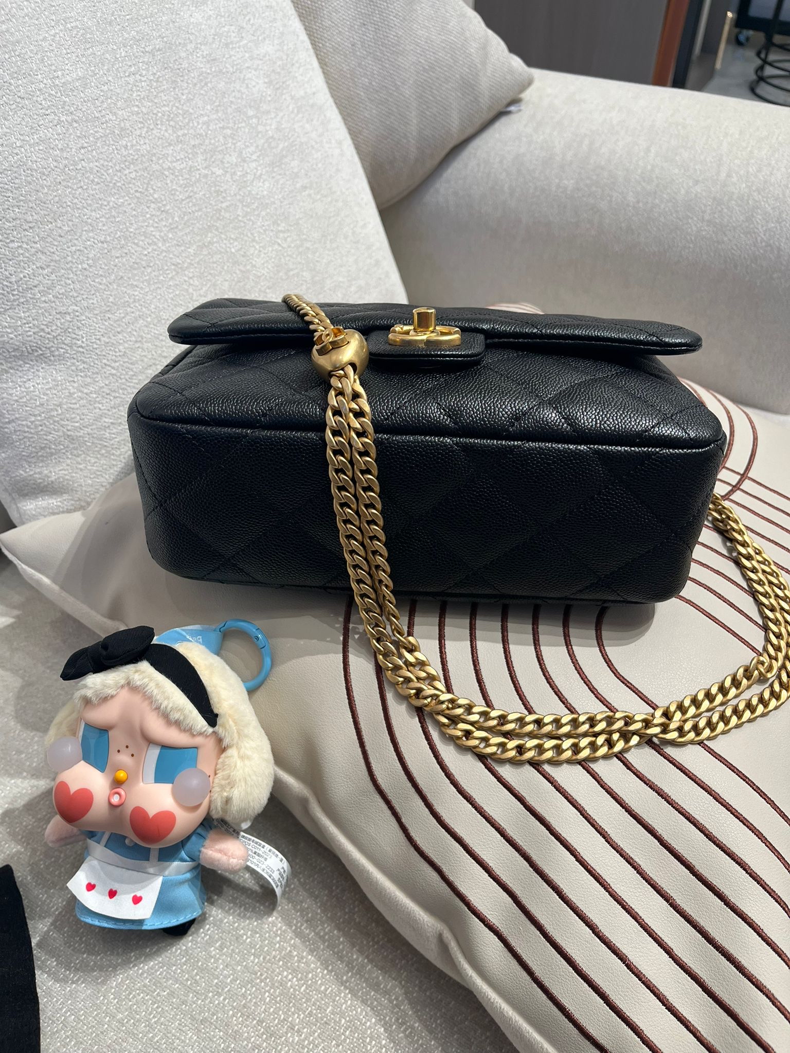 Chanel flap bag AS3921 黑色魚子醬牛皮金色心形調節扣 ,100%Authentic,98%new ✅專門店收據✅晶片✅塵袋✅box