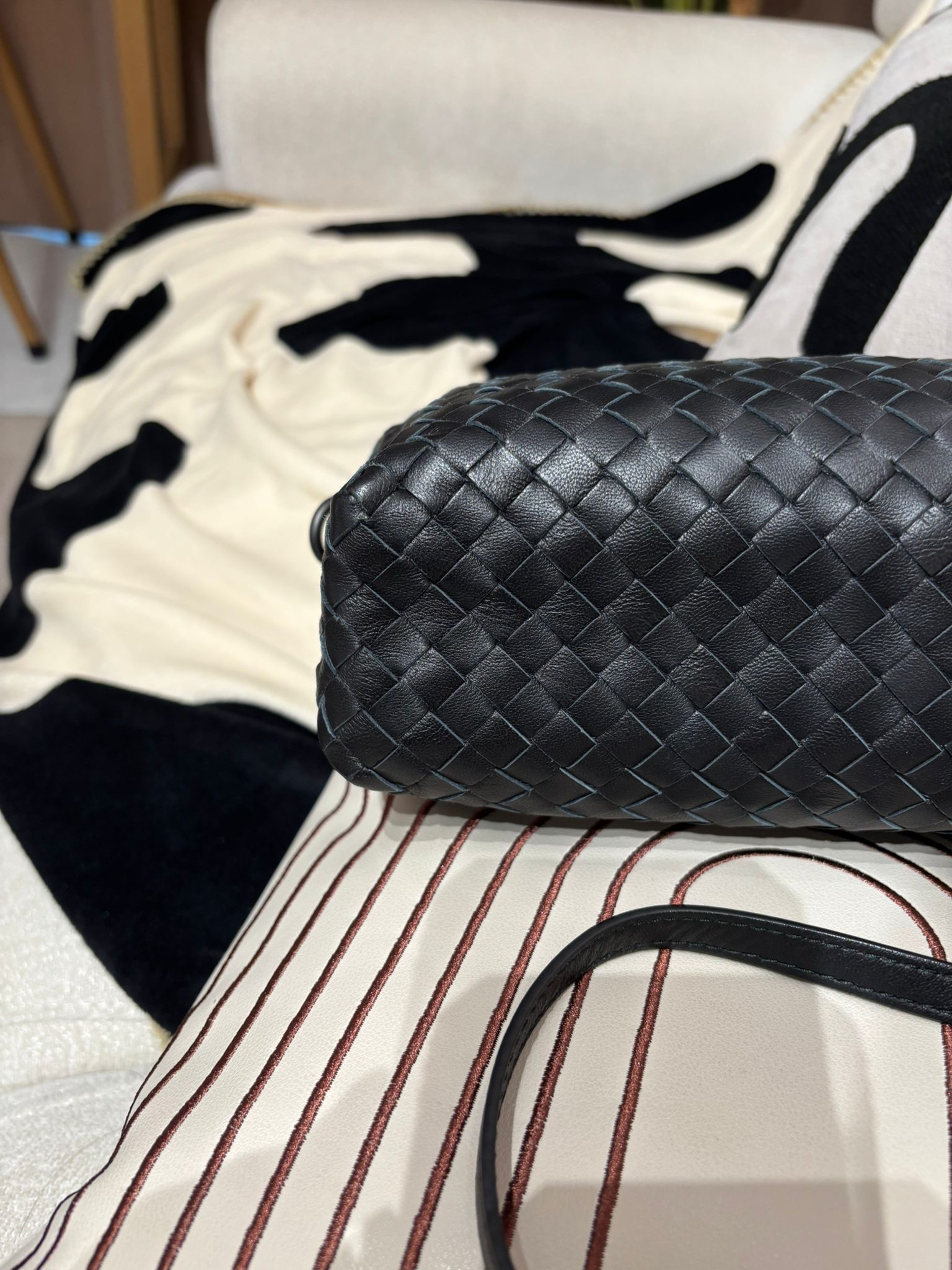BOTTEGA VENETA BV SHOULDER BAG Black  100%Authentic,98%new ✅dust bag