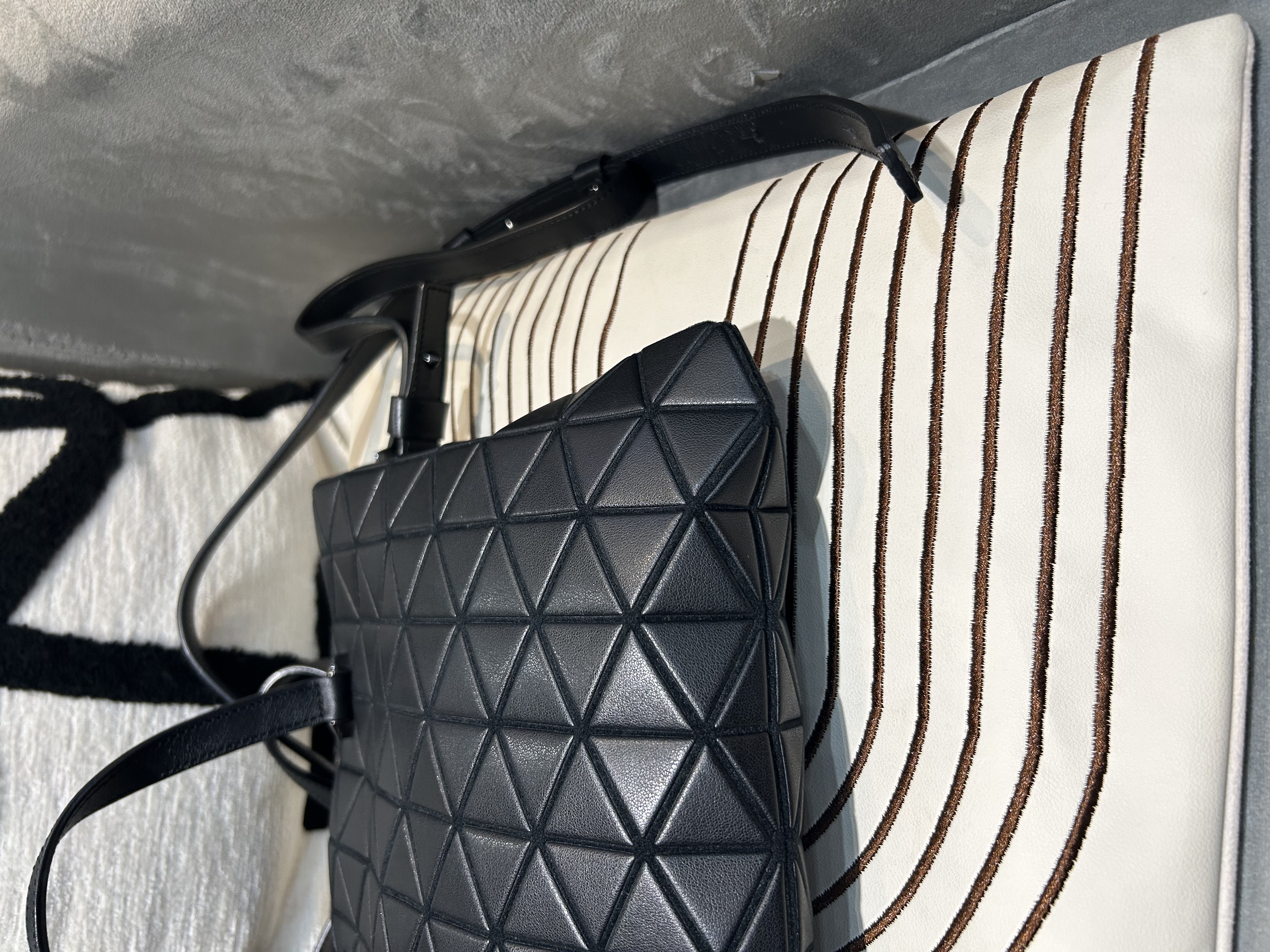 Issey Miyake Bao Bao Tonneau Matte Crossbody Bag 啞黑色牛皮