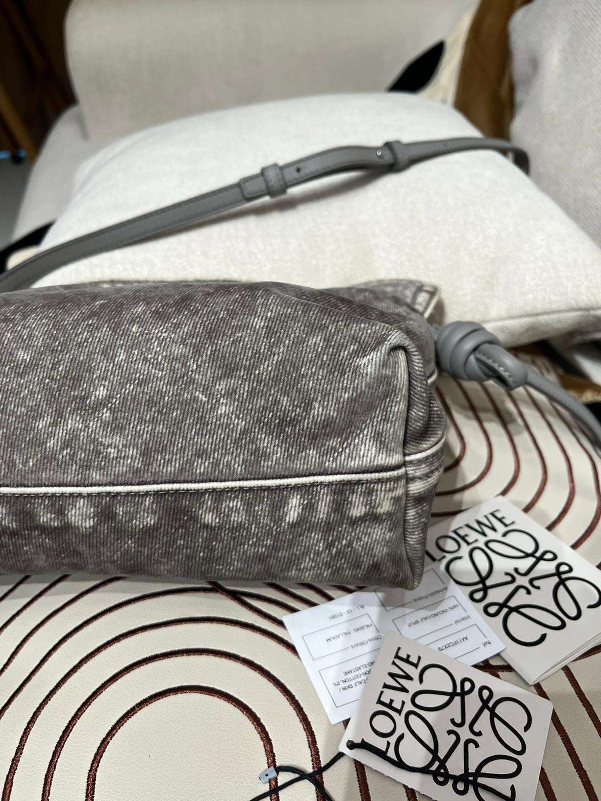 Loewe flamenco Clutch mini grey denim 特別版洗水牛仔布 100%Authentic, 95%New ✅Gift Receipt ✅Dust bag
