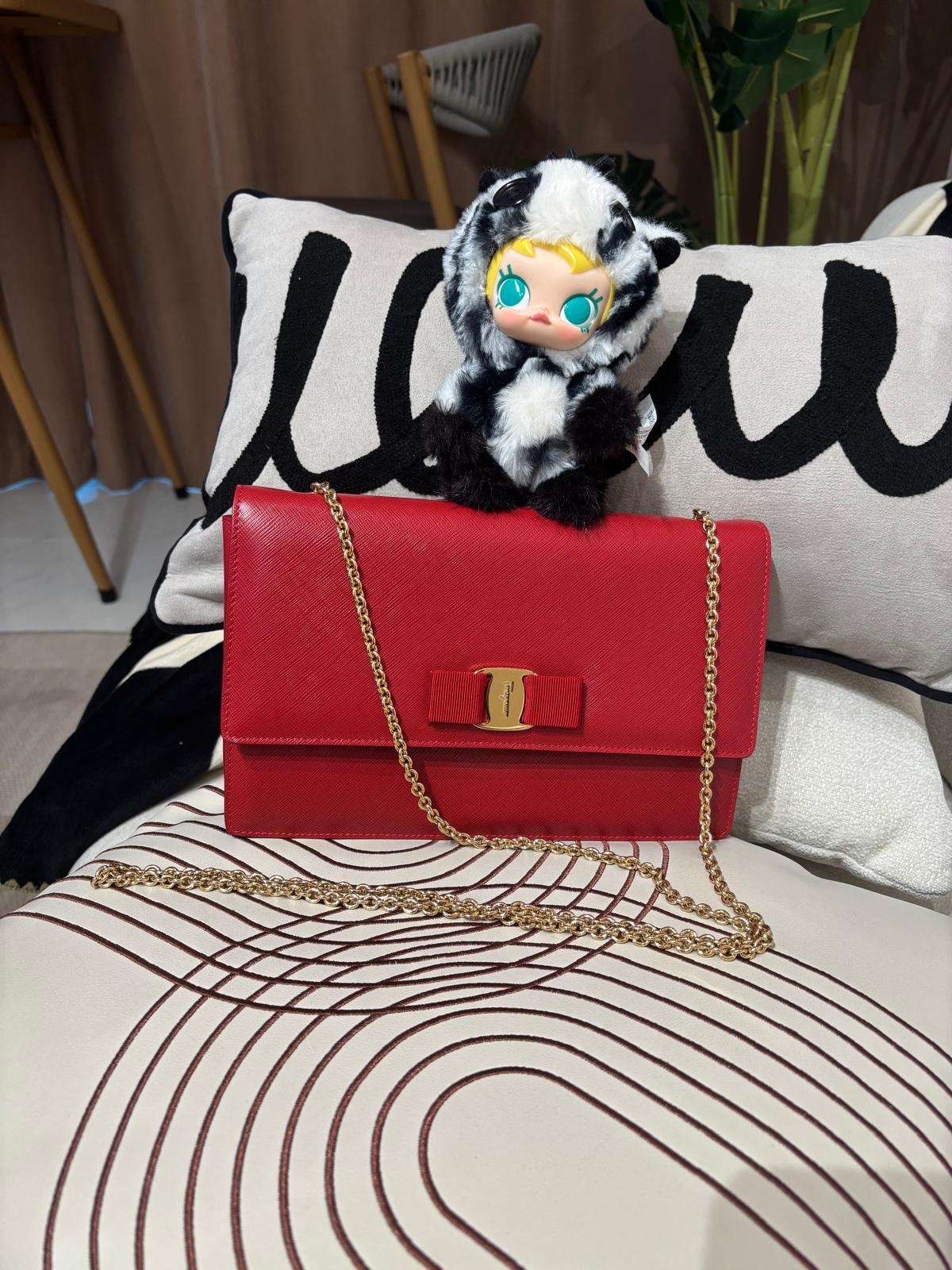 Salvatore Ferragamo Saffiano Leather Chain Shoulder Bag 紅色十字紋皮革 100%Authentic ,95%New