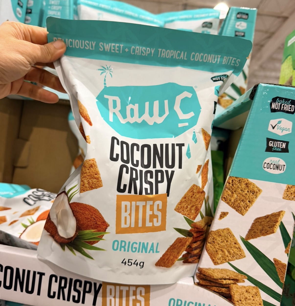 澳洲Costco  Natural Raw C 出品的原味椰子脆餅 Coconut Crispy Bites Original大容量包裝為 454 公克