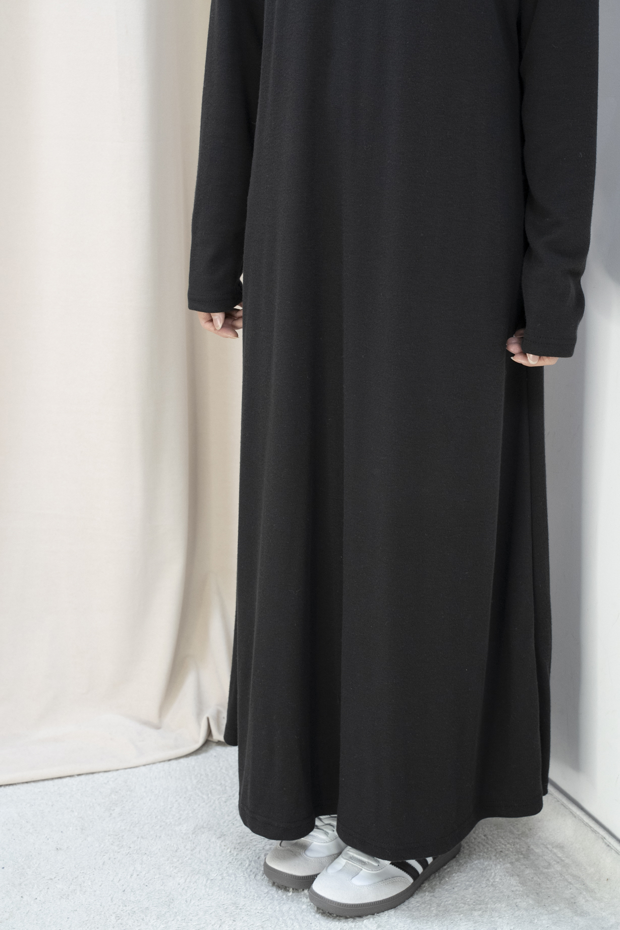 柔軟針織長版連身裙（黑色）