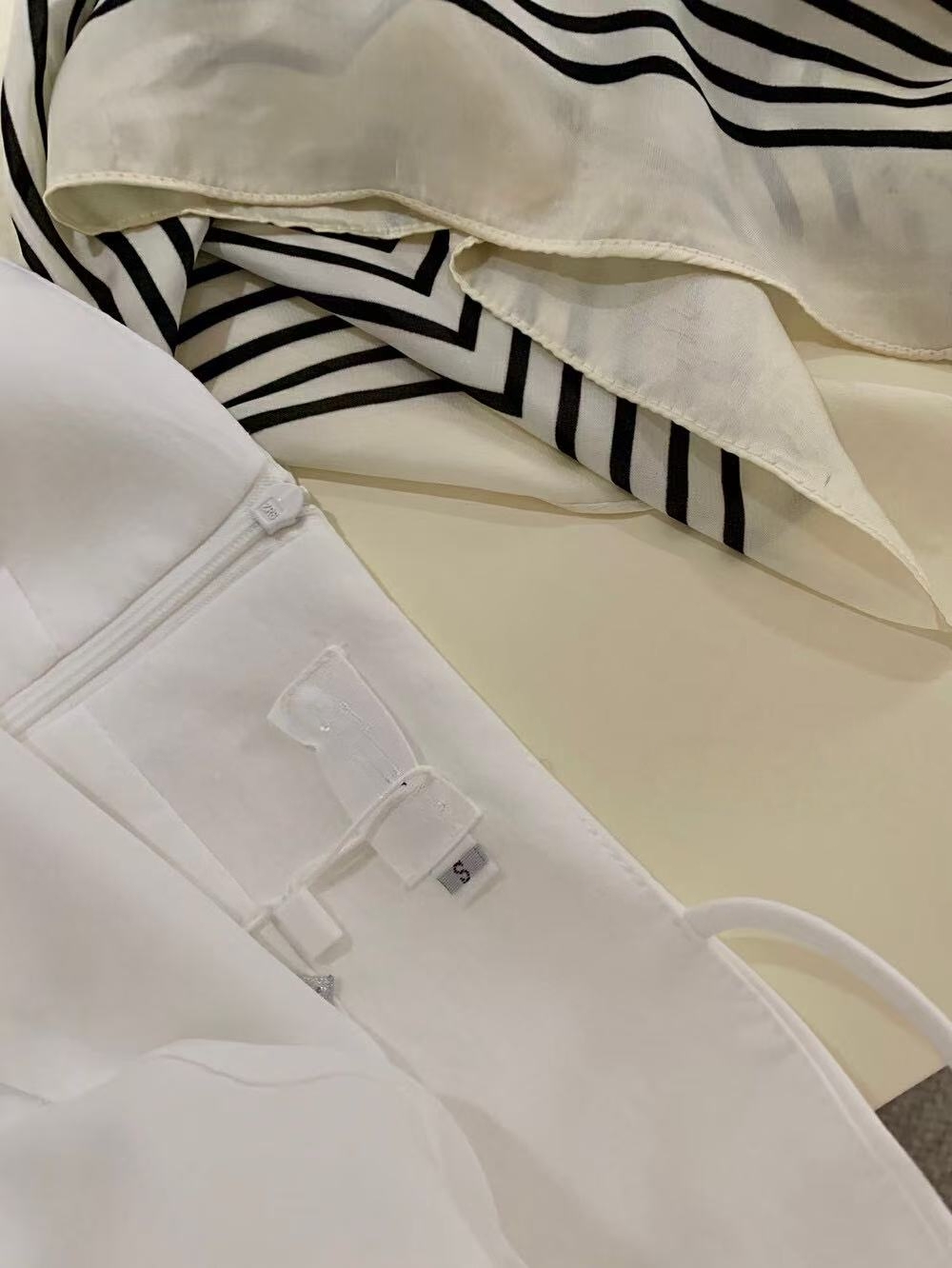 Maya Top + Short Sets 法式高级感吊带上衣+短裤套装 ( 2 Colours )