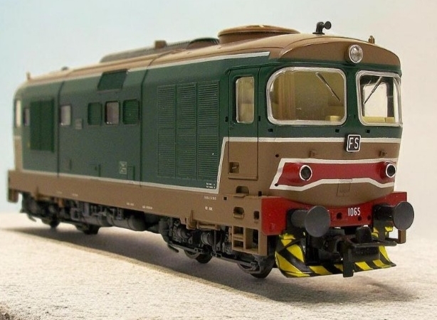 Roco FS D. 345 Diesel locomotive HO D. C. 2-Rail 
