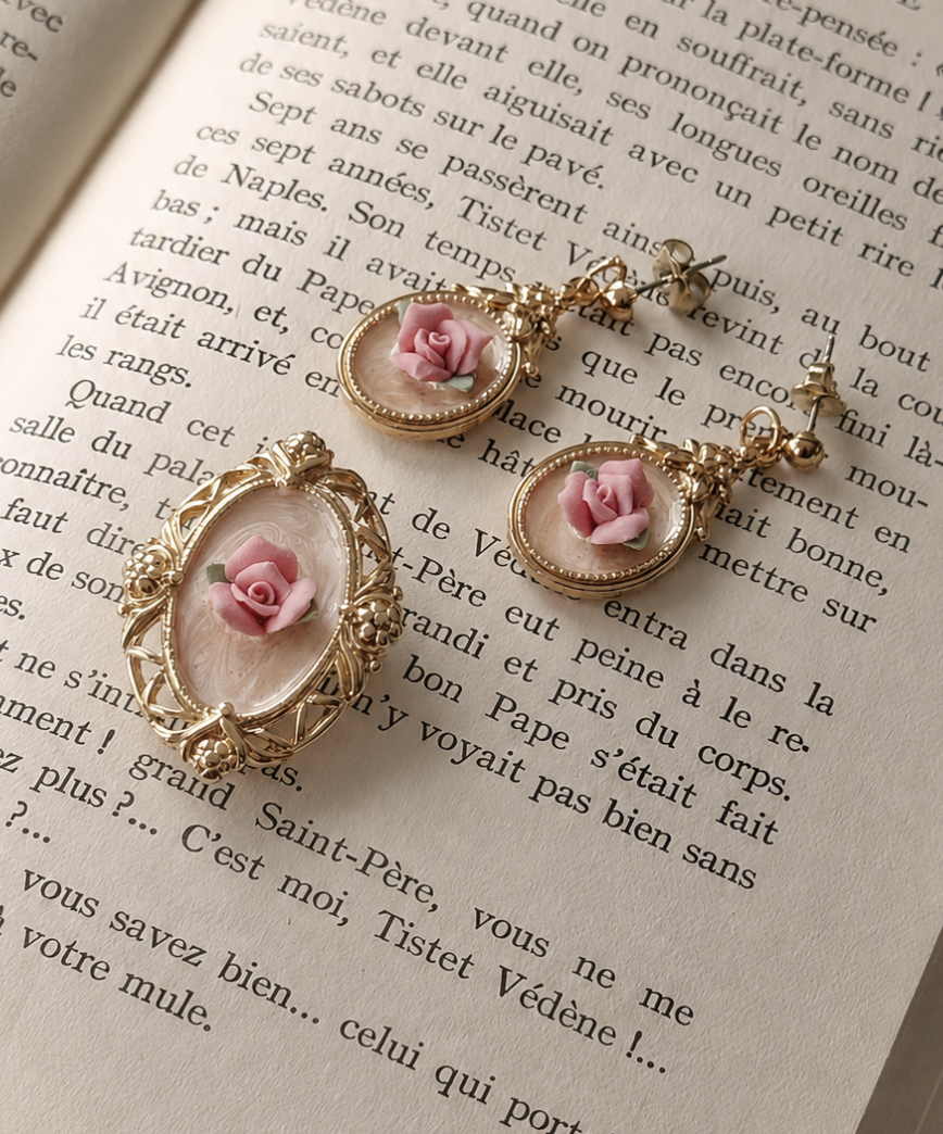Vintage c.a. 1970s Avon Ceramic Rose Stud Earrings and Two-Way Brooch/Pendant Set (MT2581) 