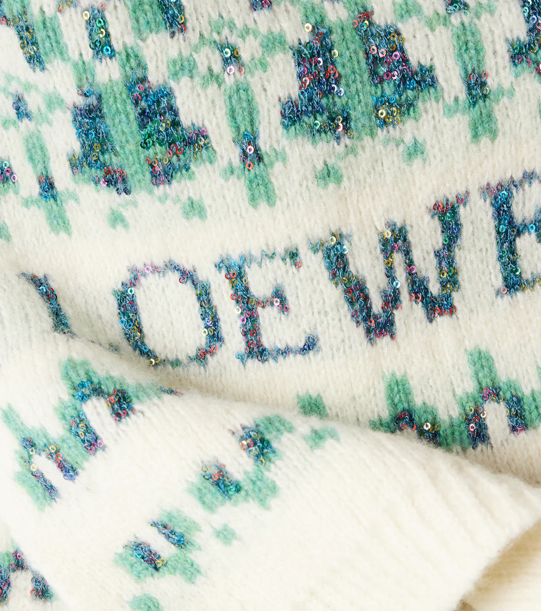 限時優惠✨訂貨🍒Loewe scarf 有閃珠片 Size 28x172cm   88% wool, 12% polyamide