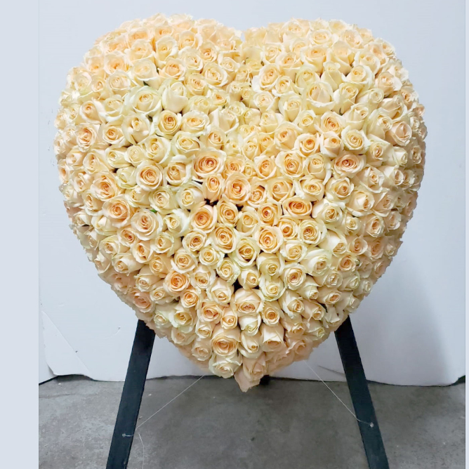 單色心型帛事花牌 E1