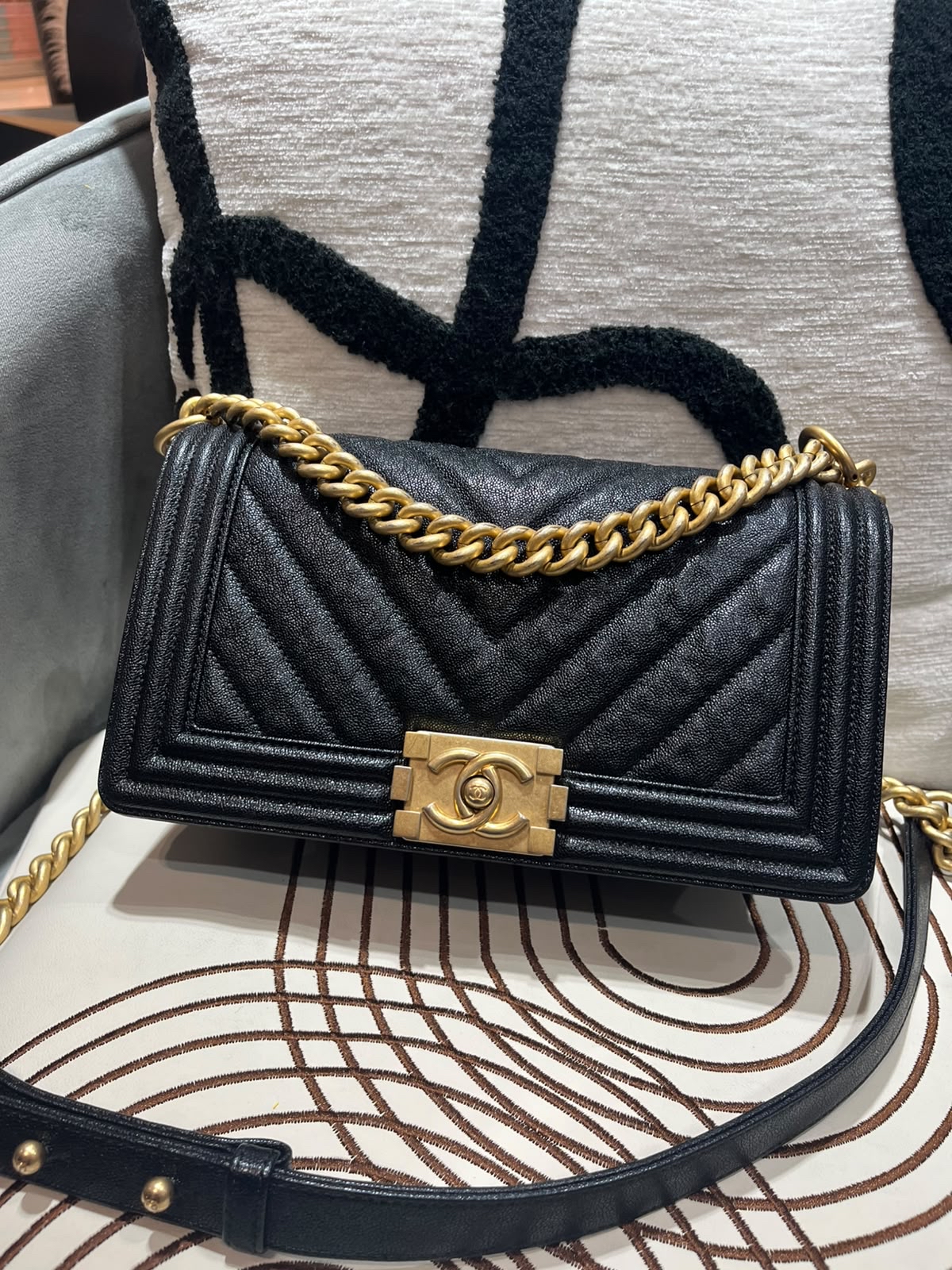 Chanel boy medium 黑色魚子醬牛皮 100%Authentic,90%New ✅貼✅塵袋