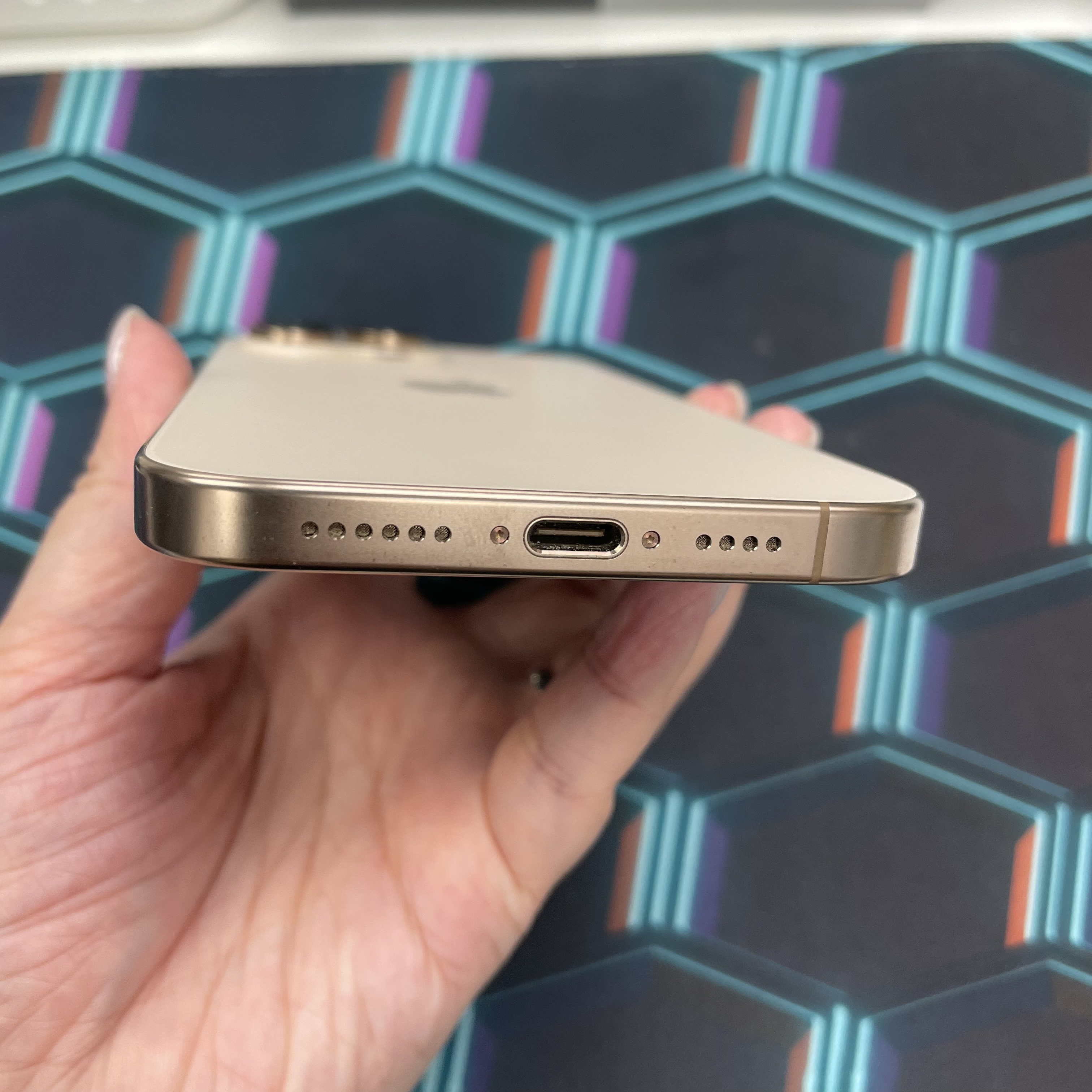 *6470 16 pro max 完美機 256GB 電95 沙色 gold