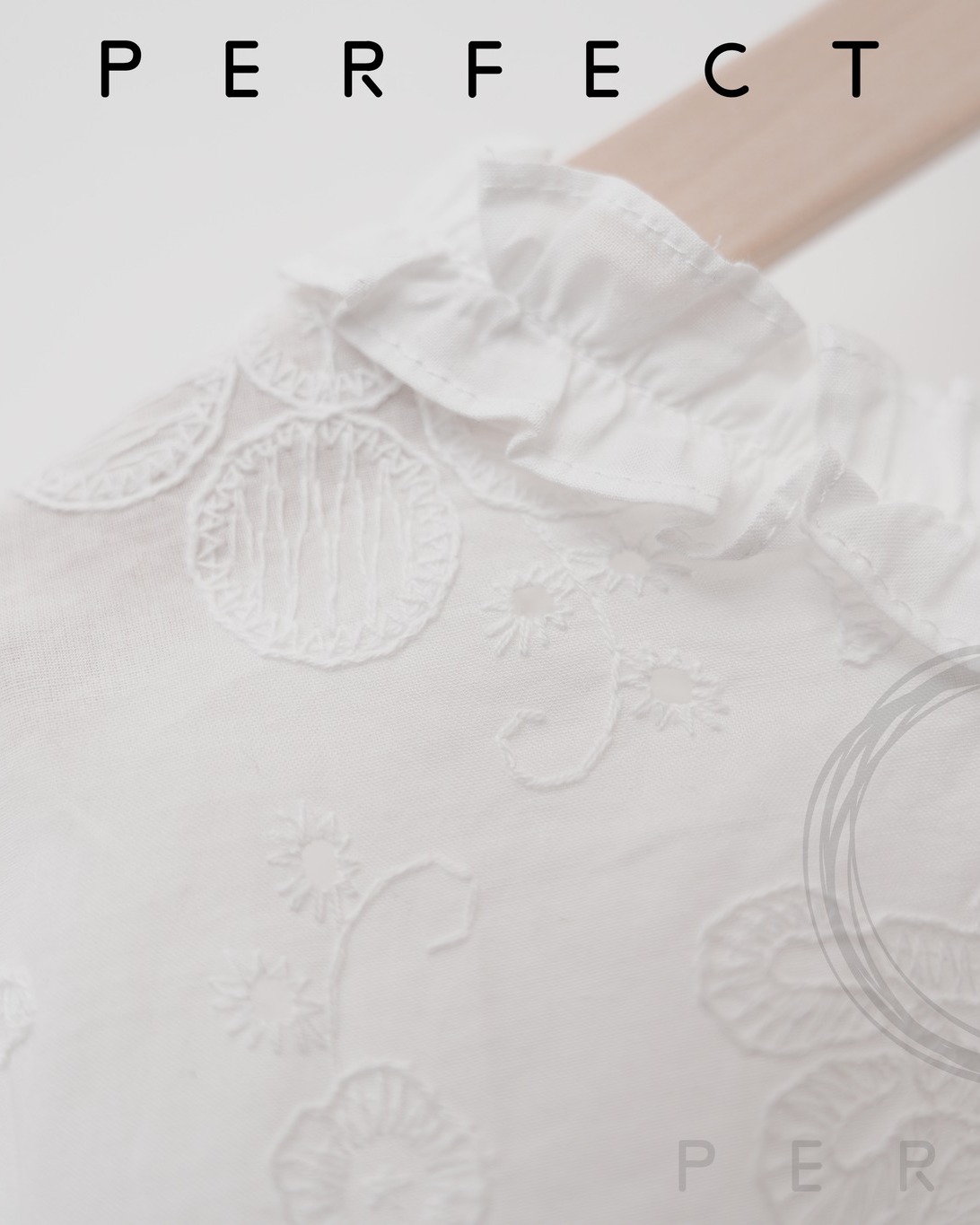 T0024_暗花樹葉紋理文青上衣 (純潔白）